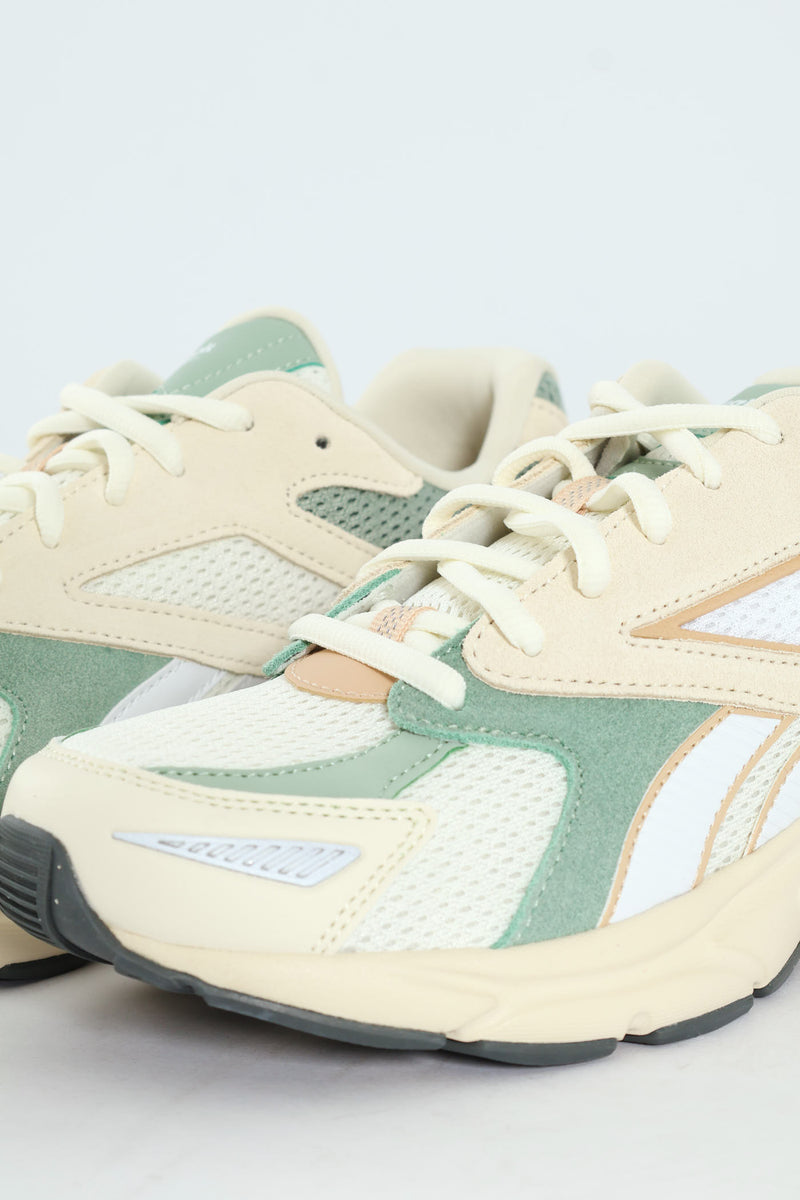 Road Prime Lace Up Runner - Cream