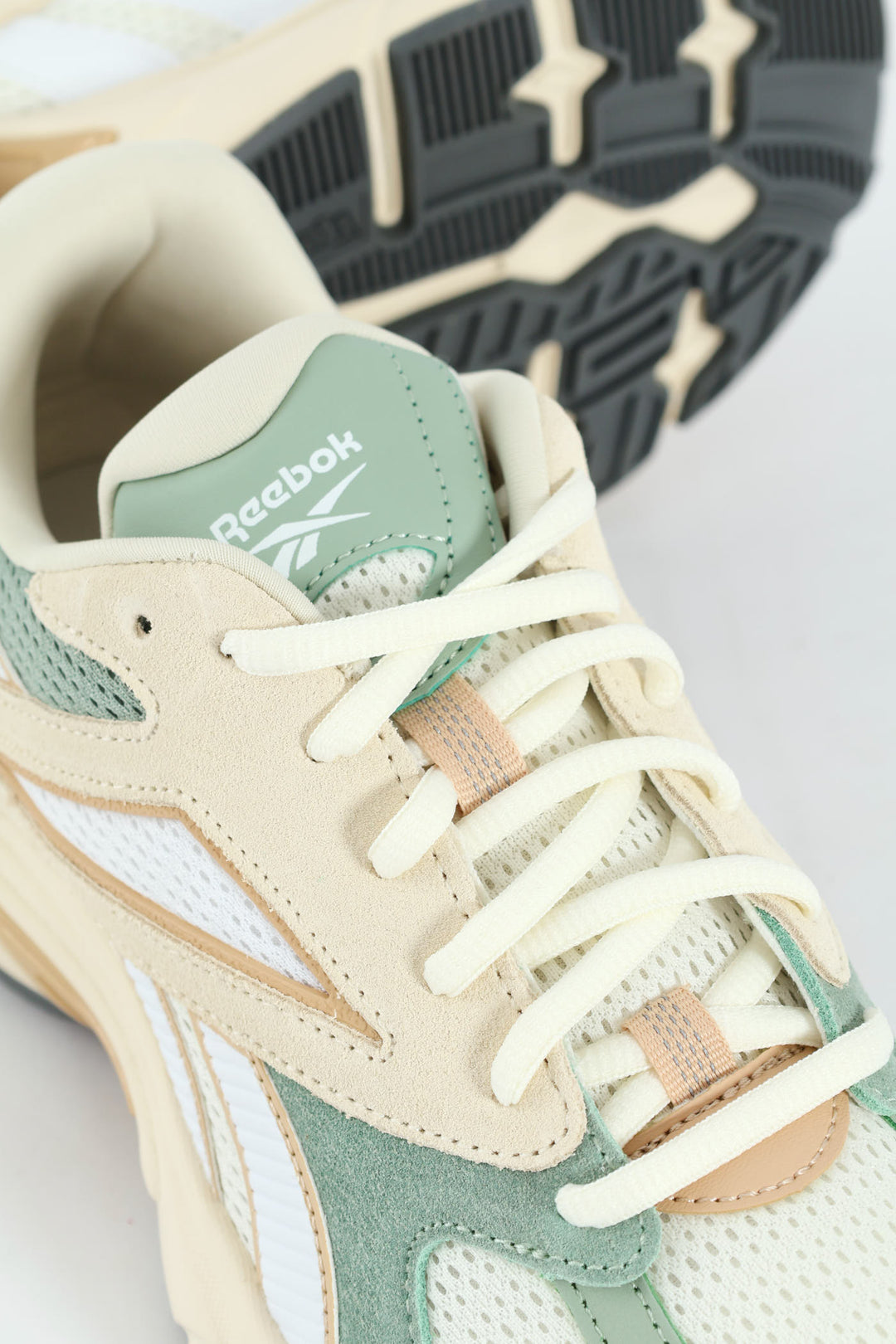 Road Prime Lace Up Runner - Cream