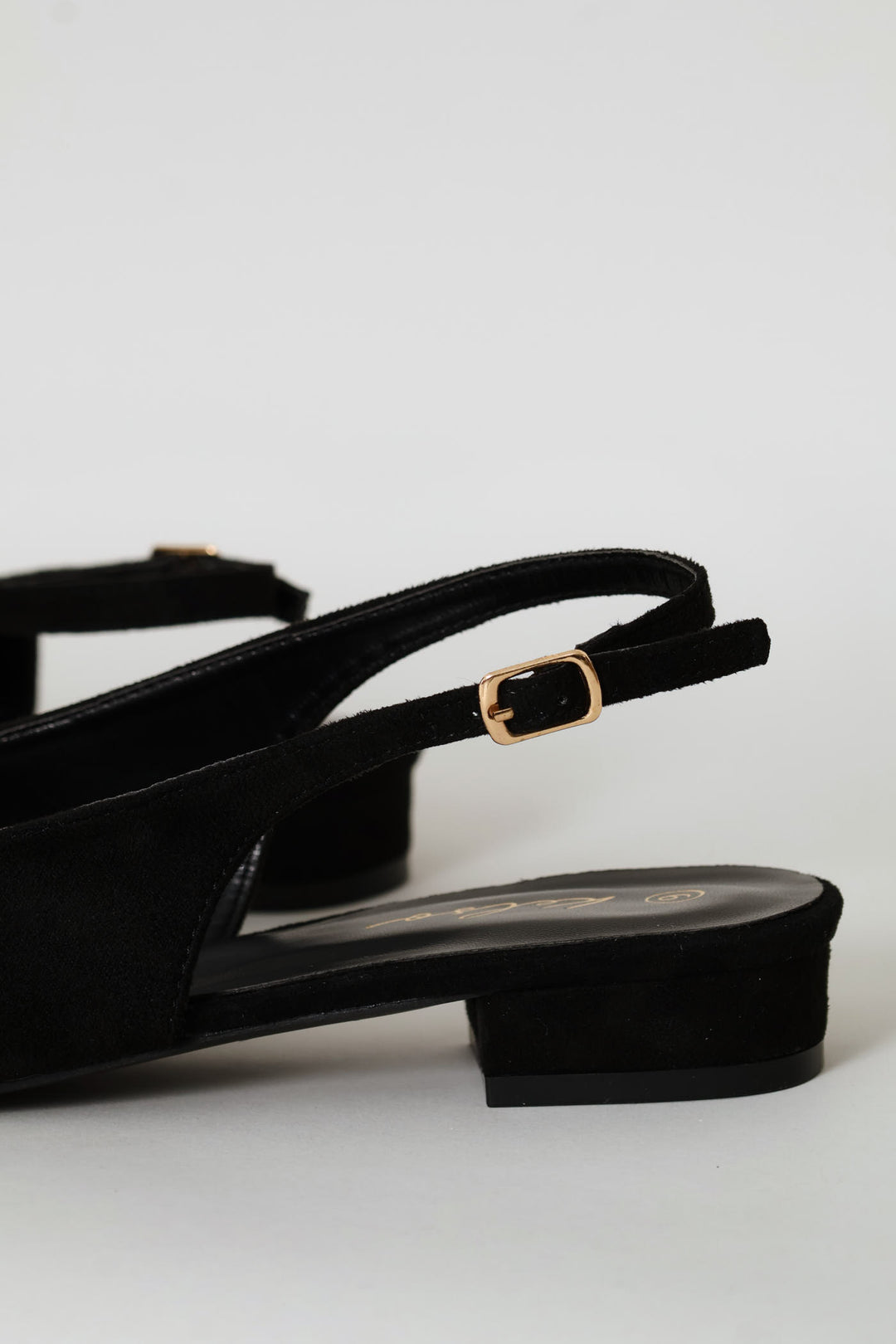 Minimal Trim Pointy Slingback - Black