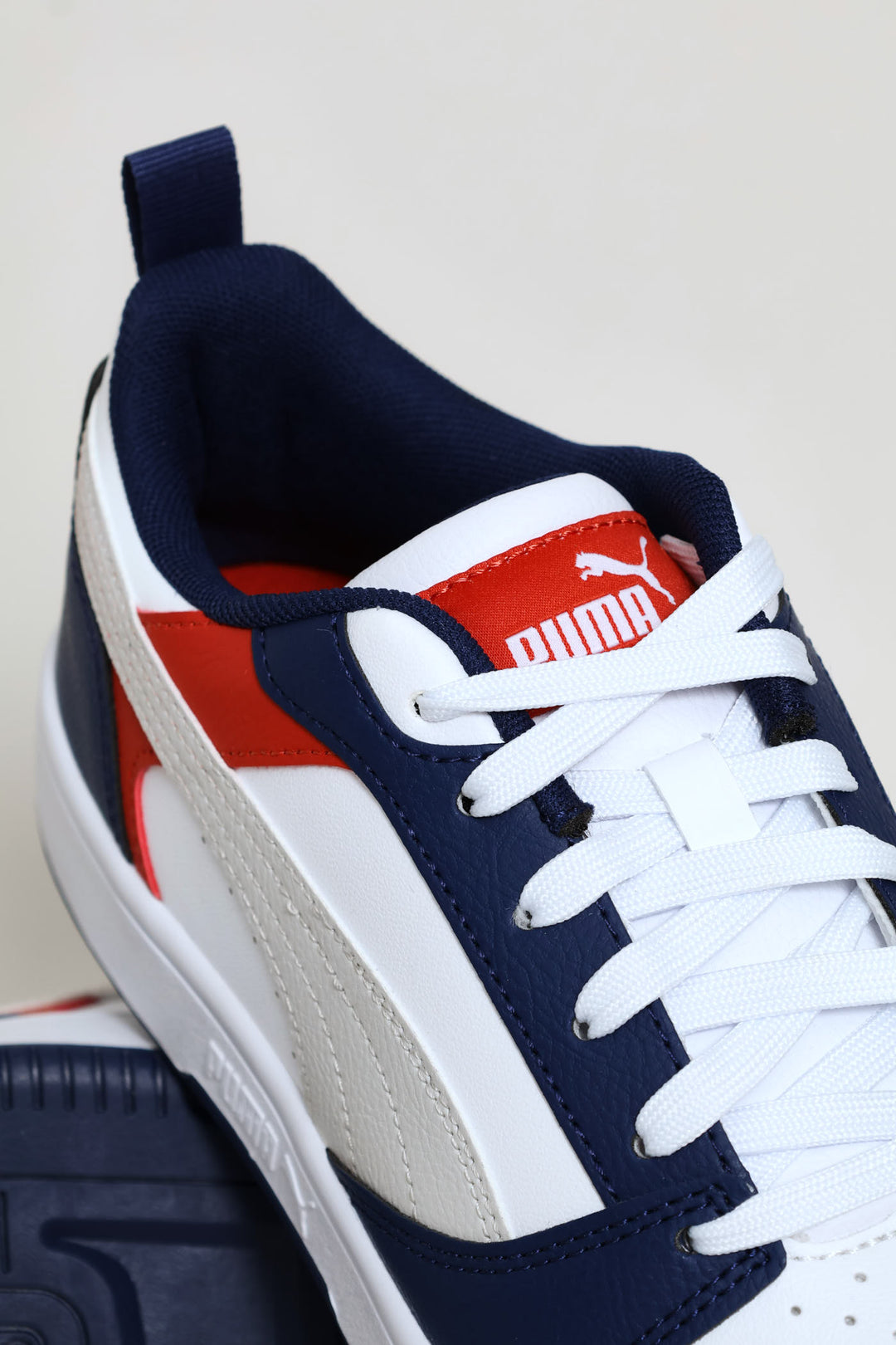 Boys Rebound V6 Lo Jr Sneaker - Blue/Red