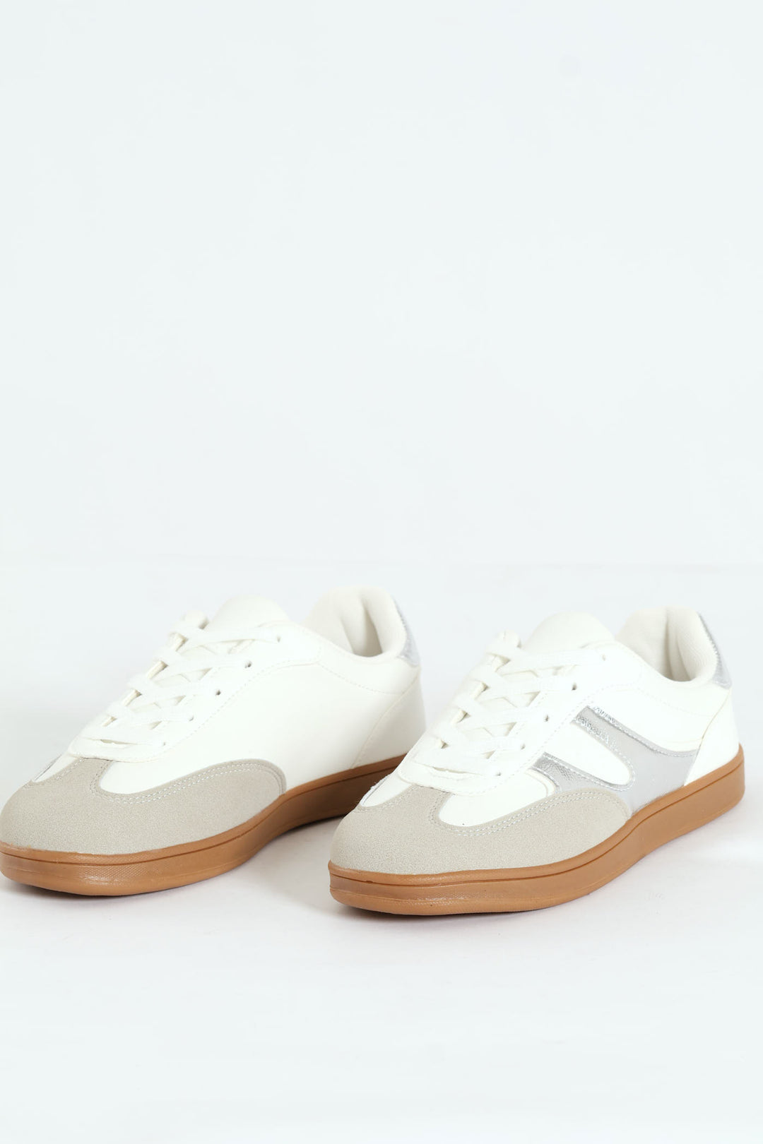 Girls Gum Sole Sneaker - White/Silver
