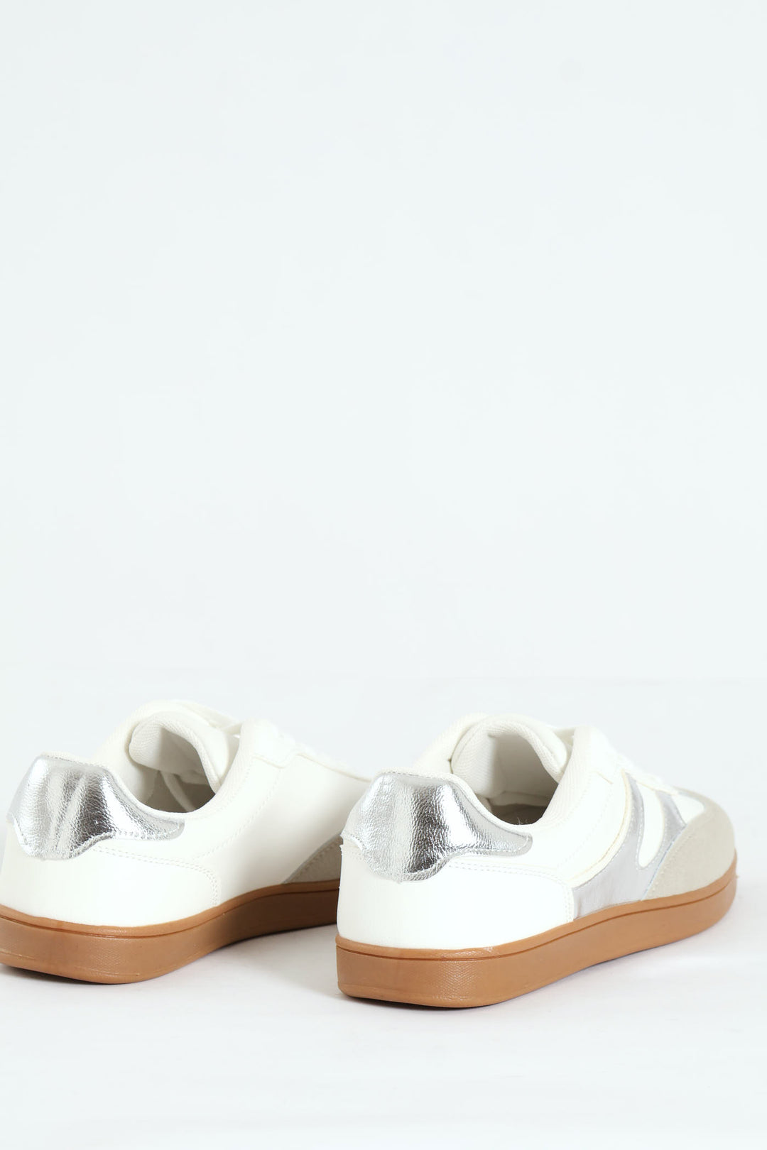 Girls Gum Sole Sneaker - White/Silver