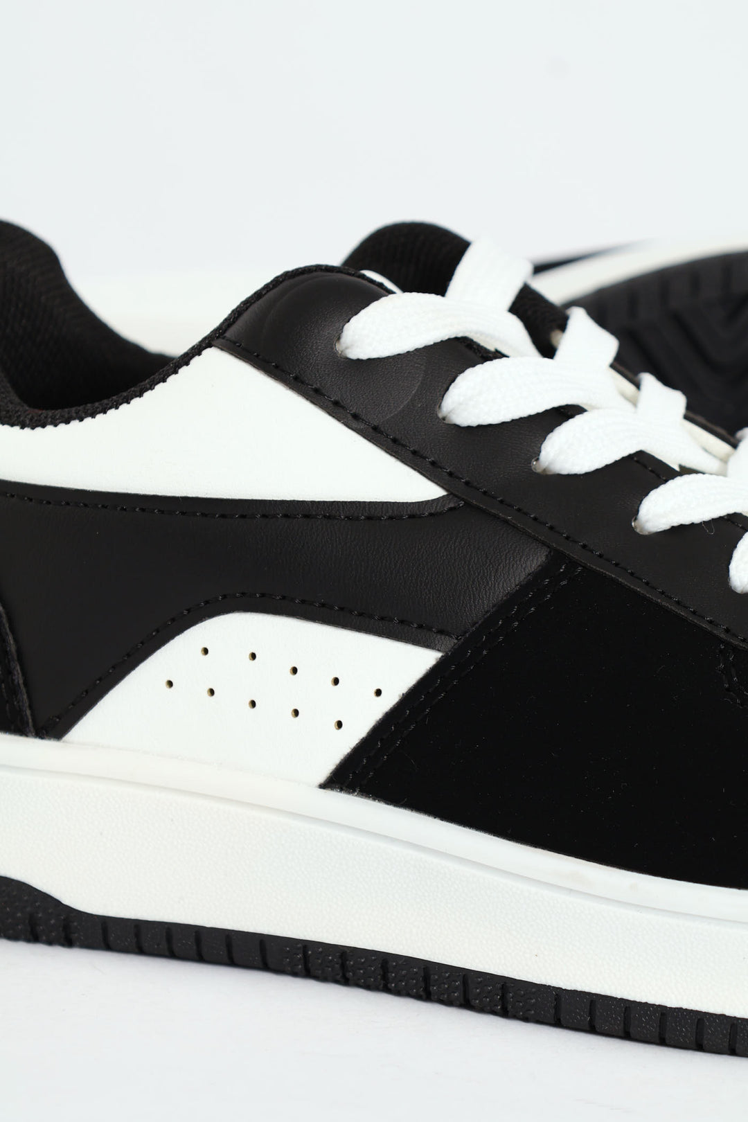 Boys Court Sneaker - White/Black