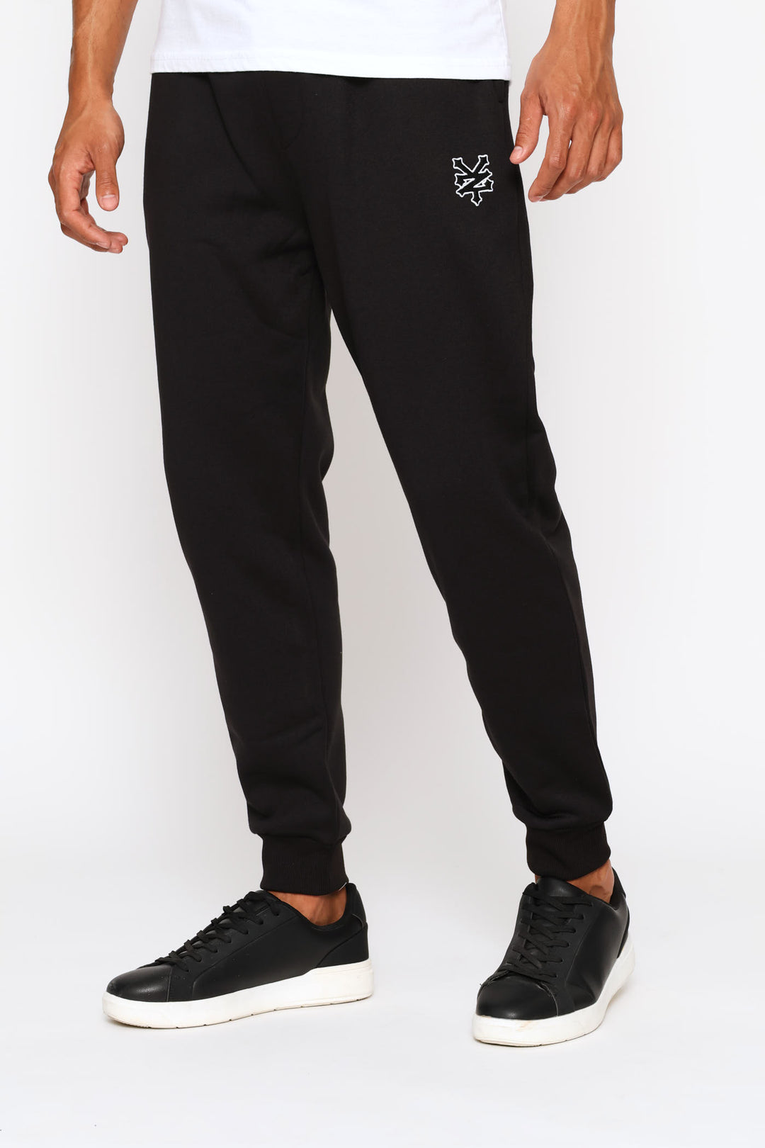 Badge Trackpant - Black