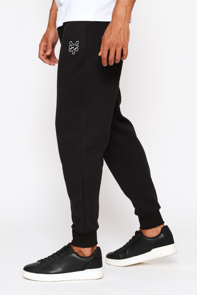 Badge Trackpant - Black