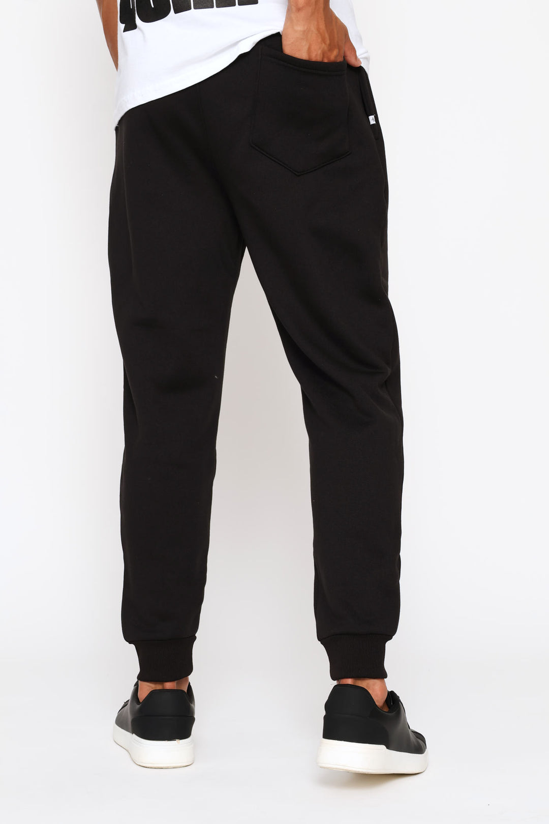 Badge Trackpant - Black