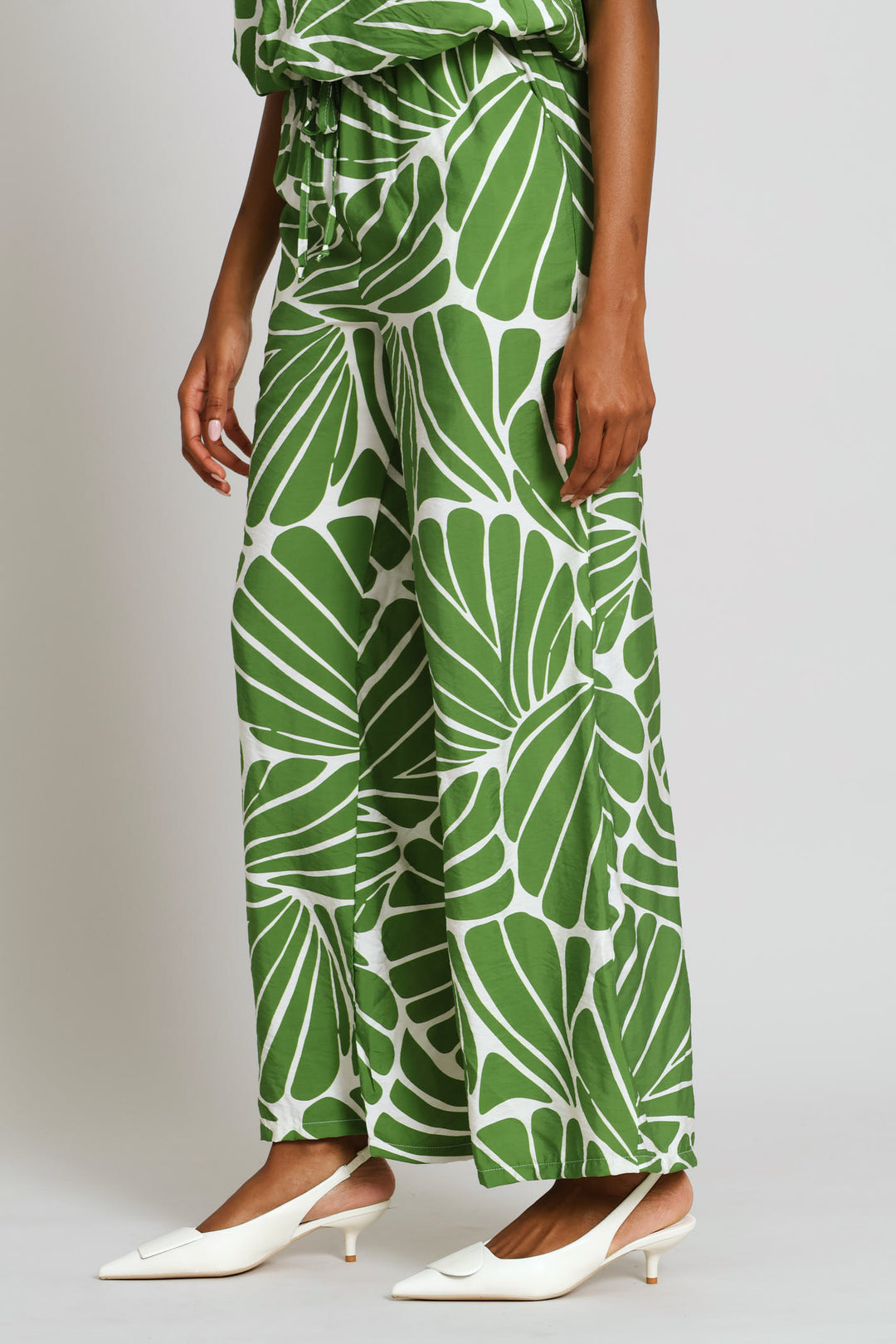 Pull On Shell Wide Leg Pant - Cream/Green