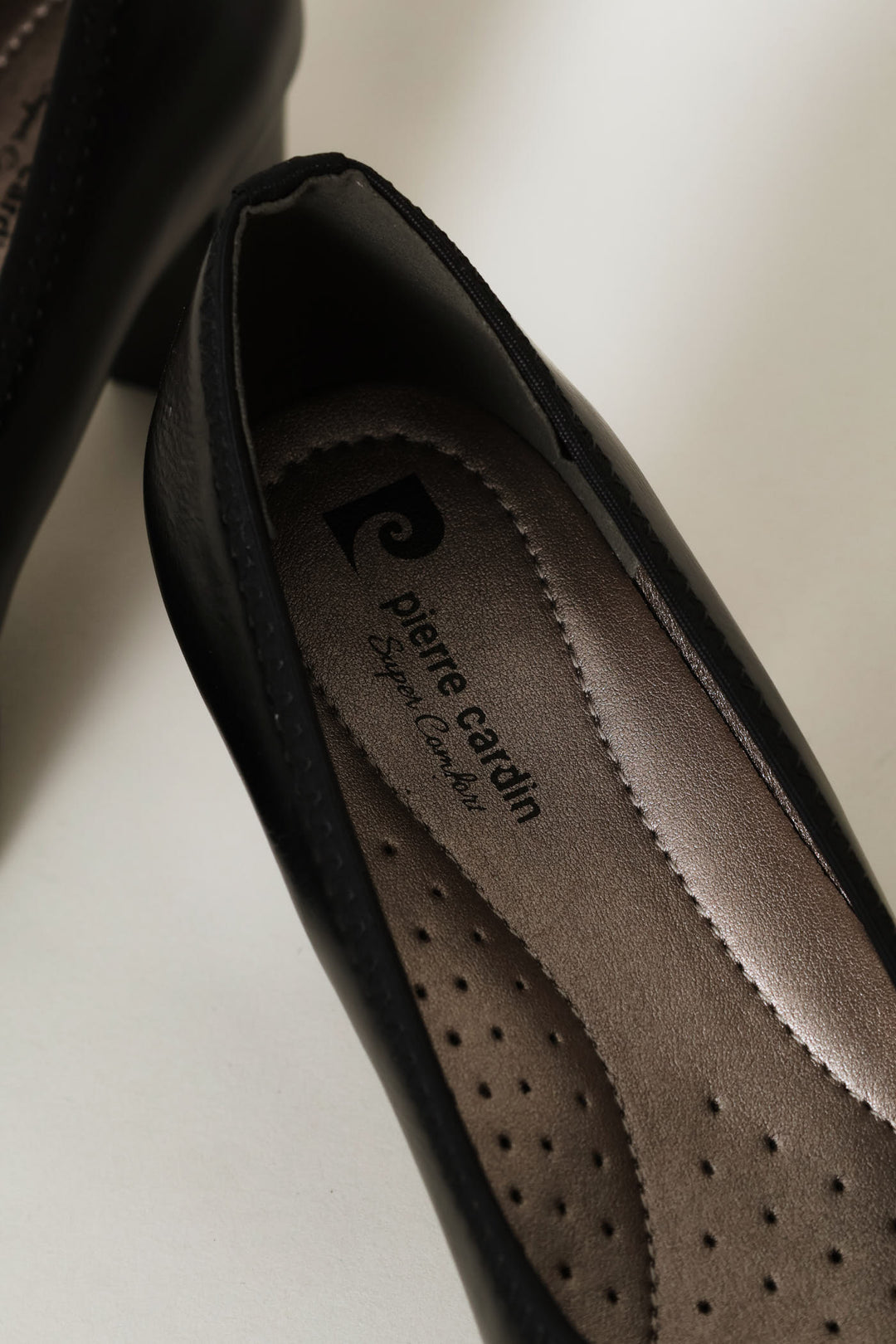 Core Modern Court Heel - Black