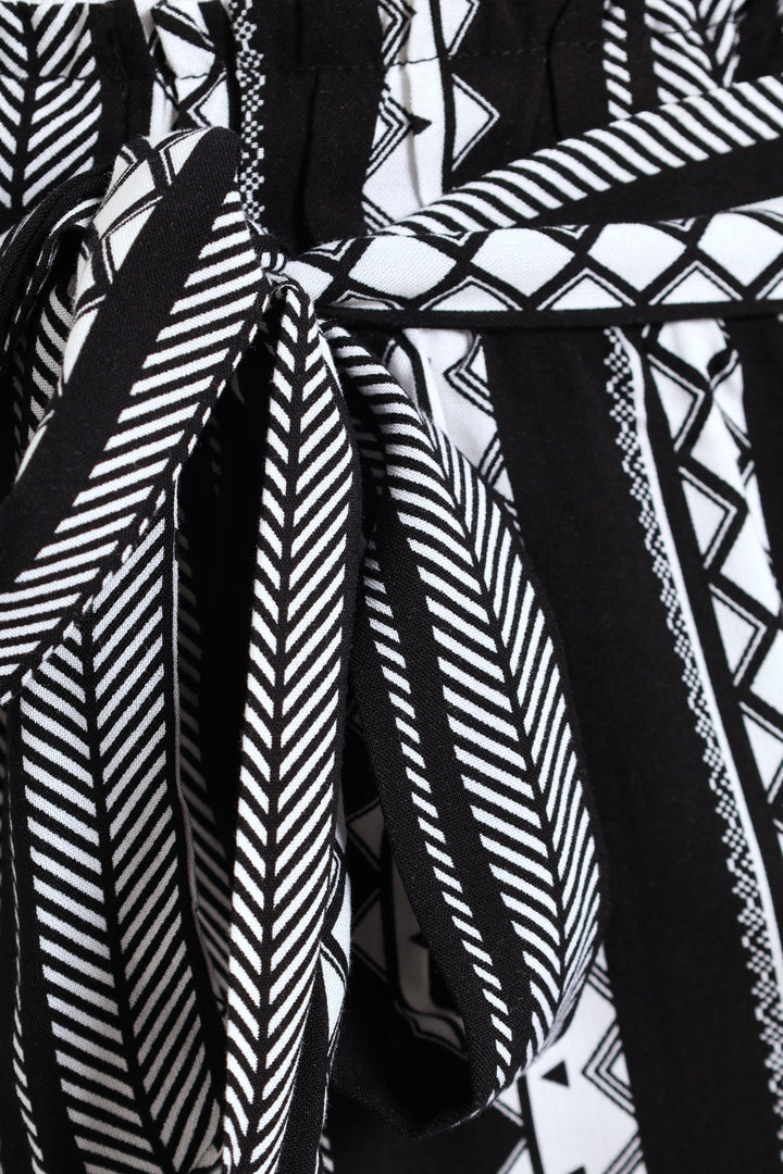 Belted Elasticated Mid Thigh Shorts - Black/White