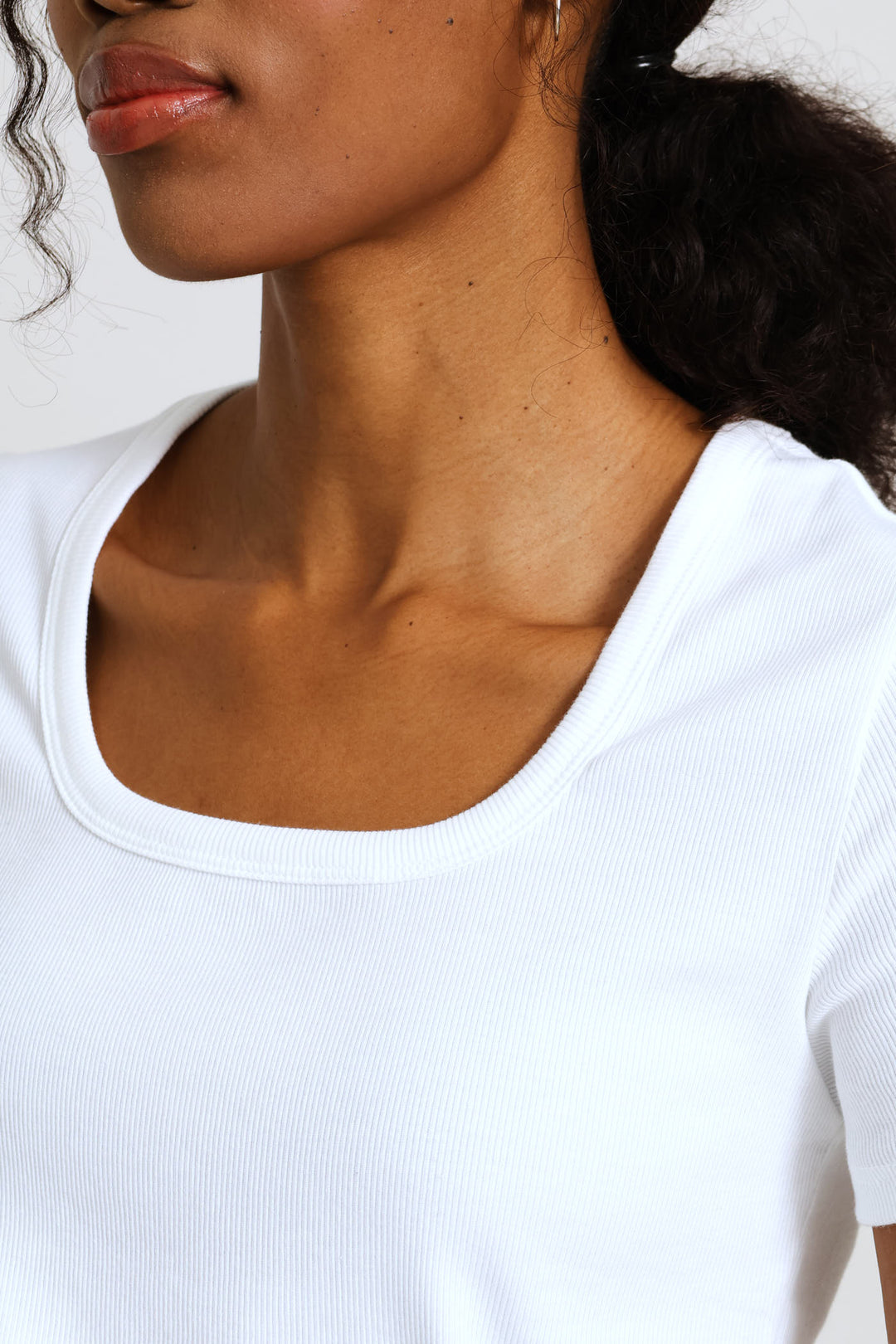Scoop Neck Rib Fitted Tee - White