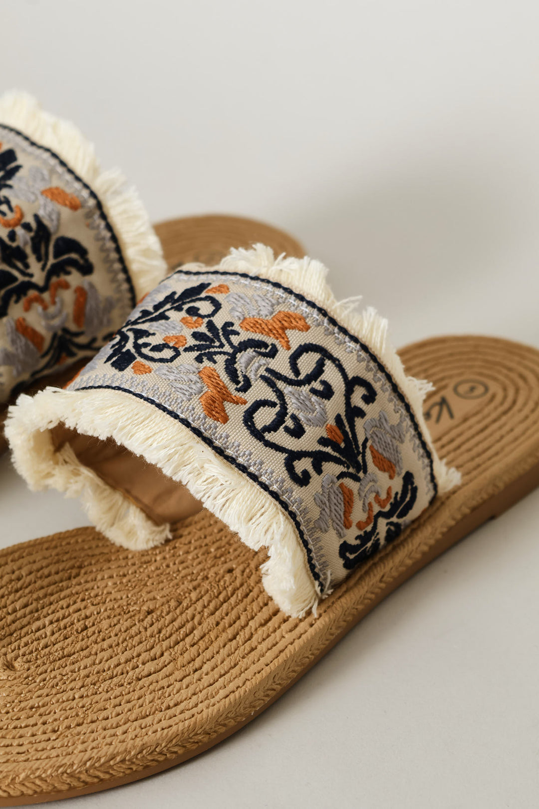 Pearl Toe Post Paisley Band Sandal - Multi