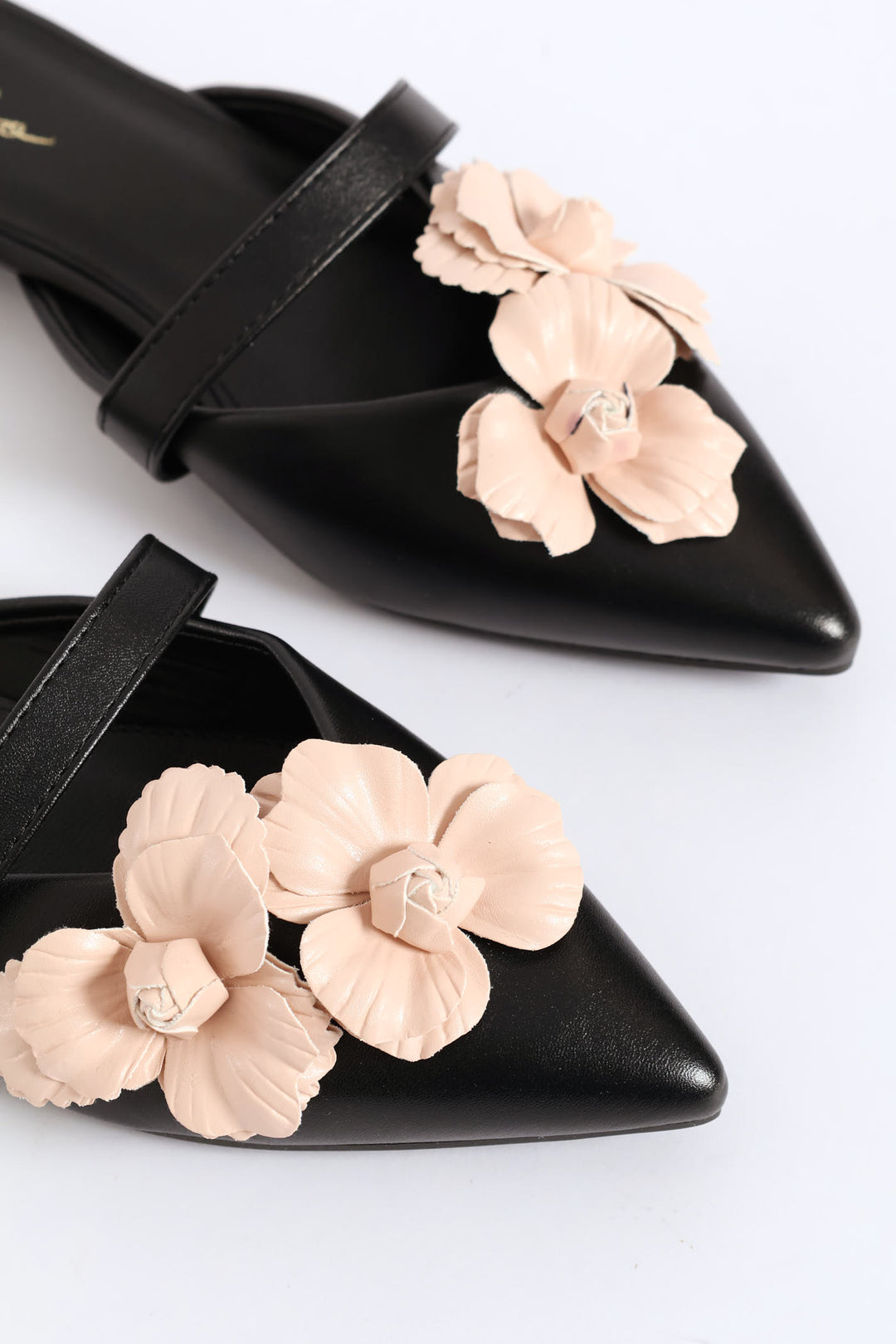 Flower Trim V-Cut Push In - Black