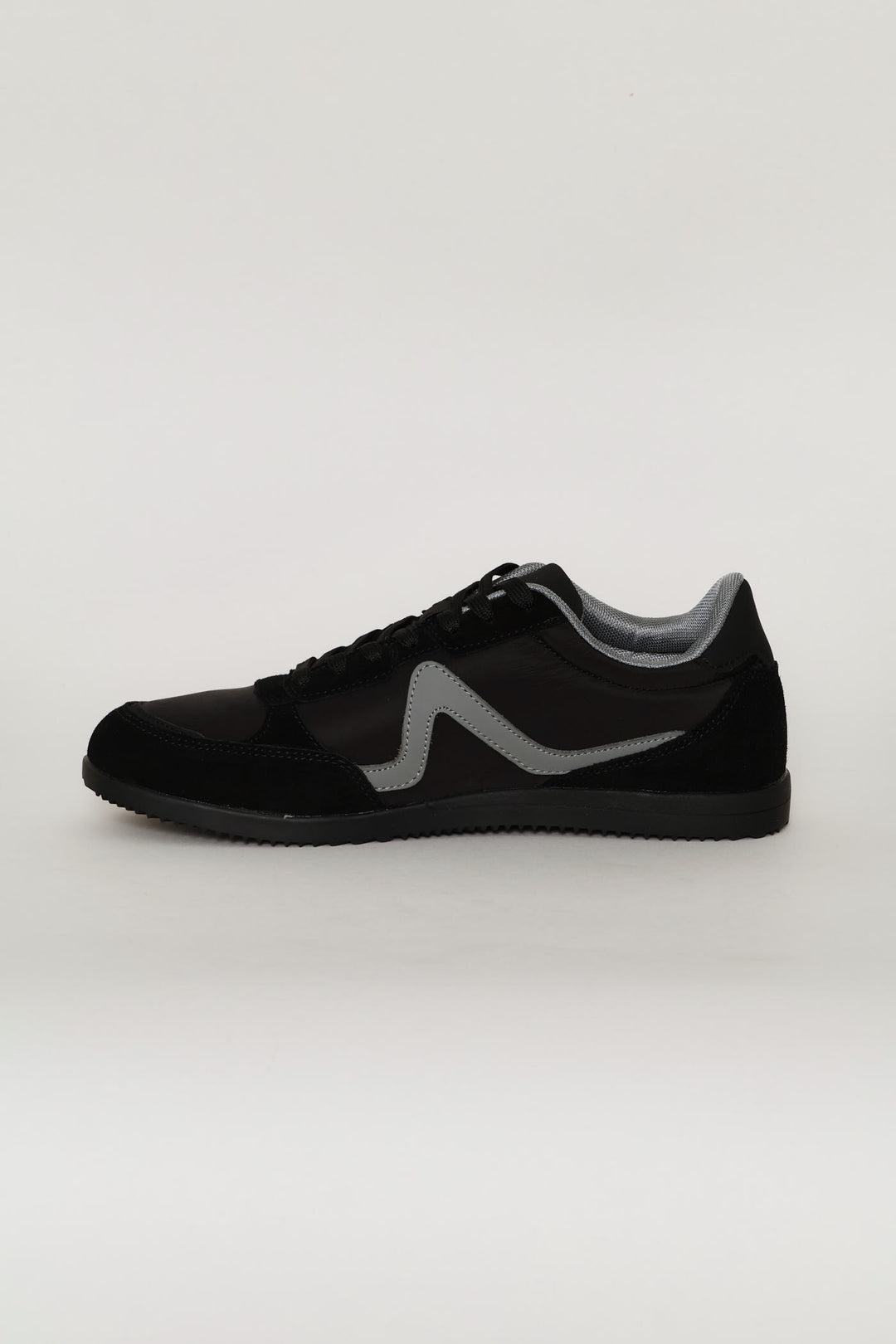 Edge Low Profile Sneaker - Black
