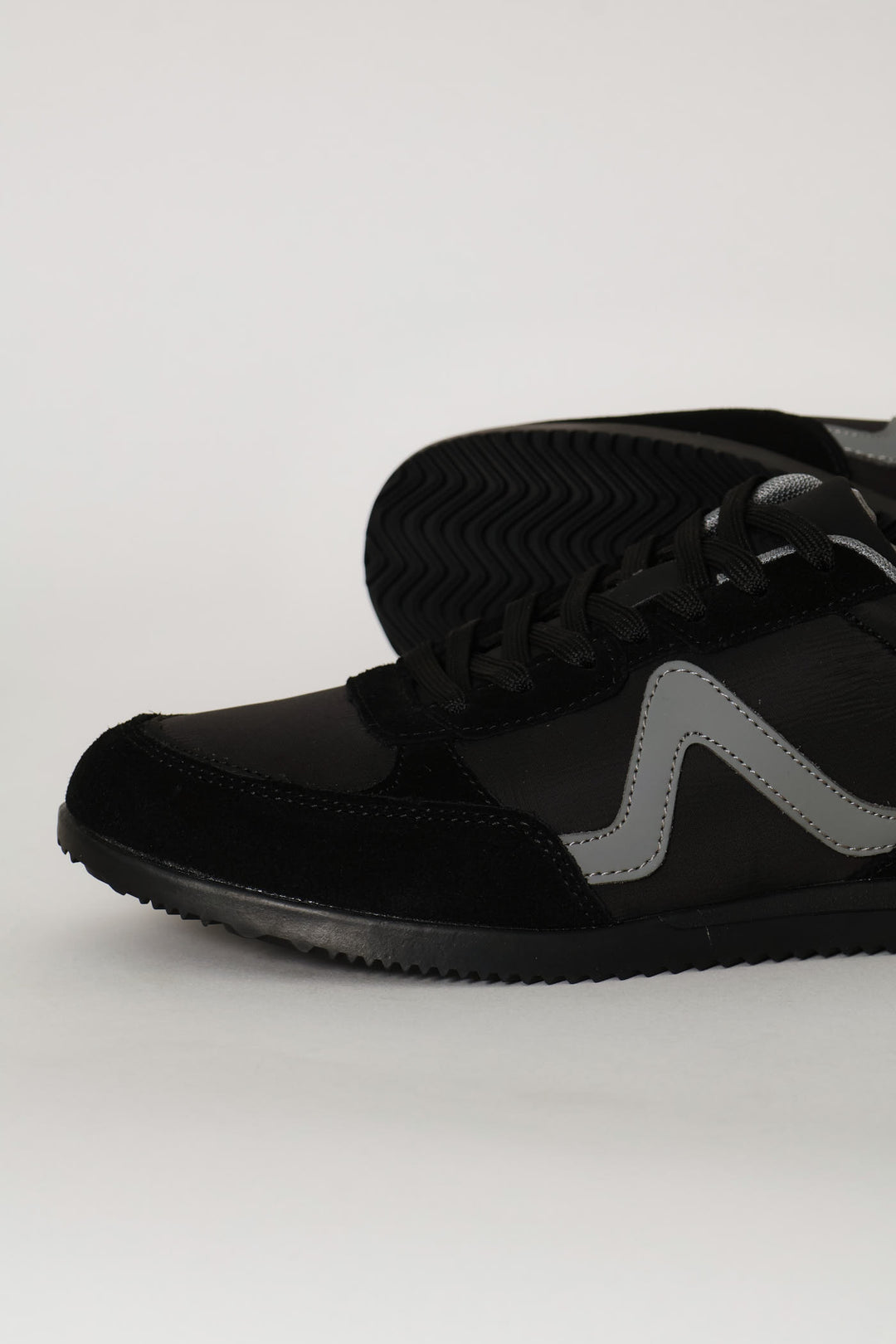 Edge Low Profile Sneaker - Black