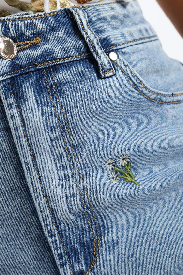 Floral Embroidered Mid Thigh Mom Shorts - Light Wash