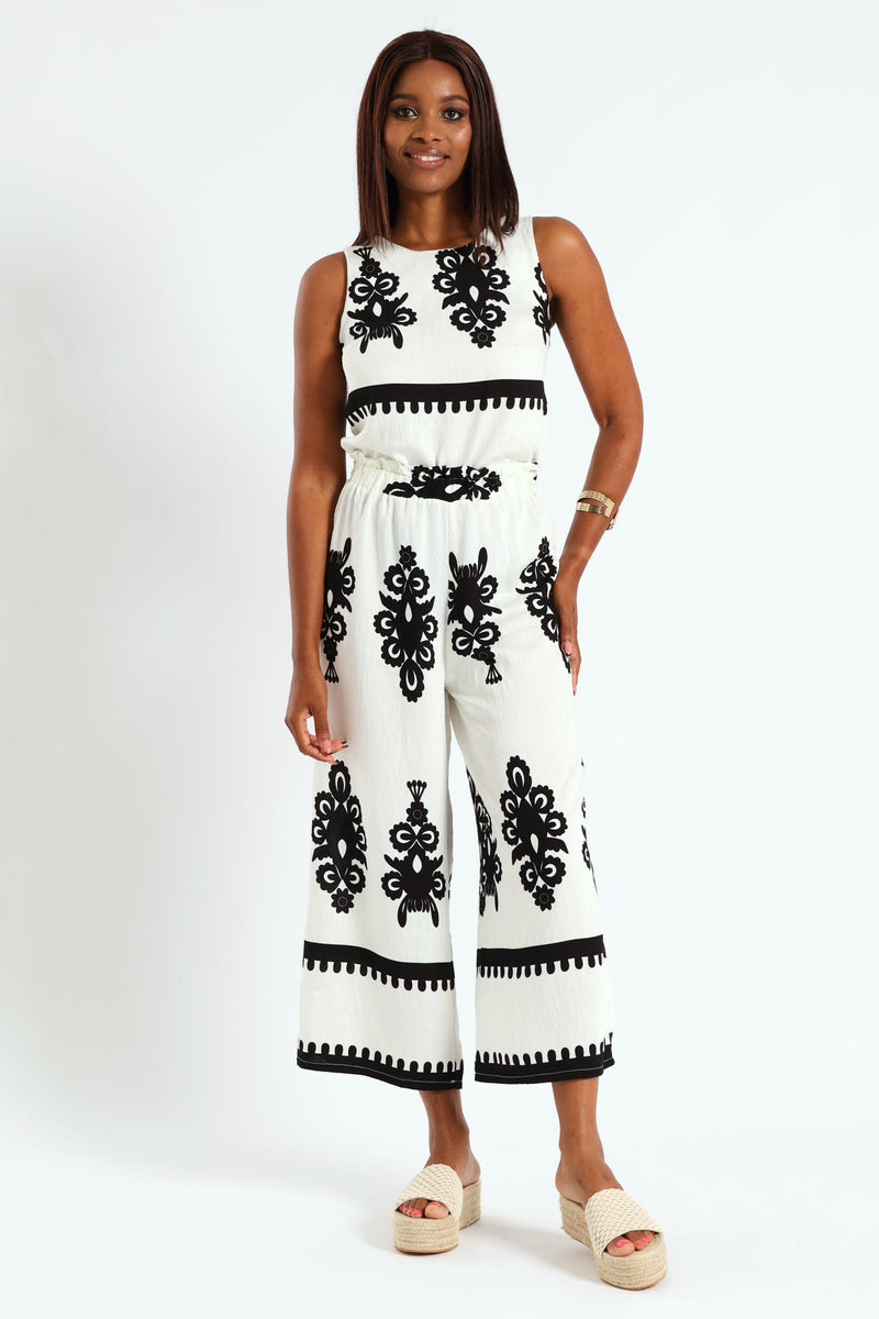 Pull On Capri Pants With Border - White/Black