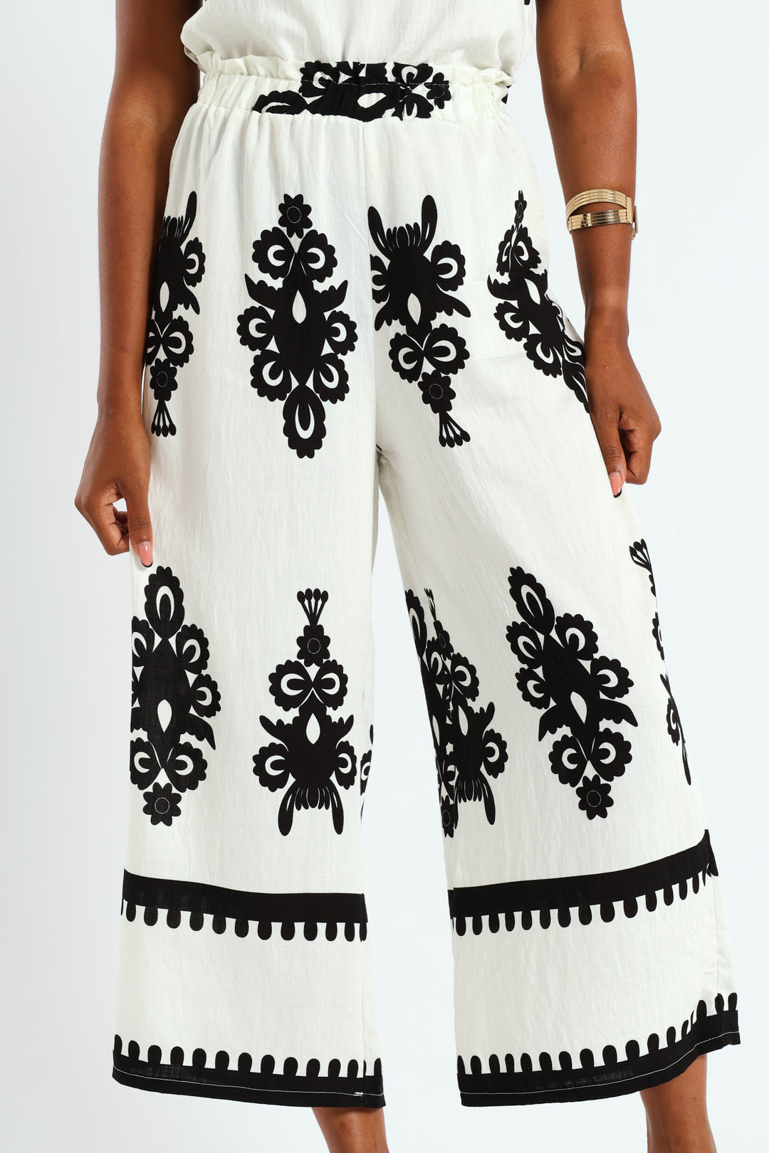 Pull On Capri Pants With Border - White/Black