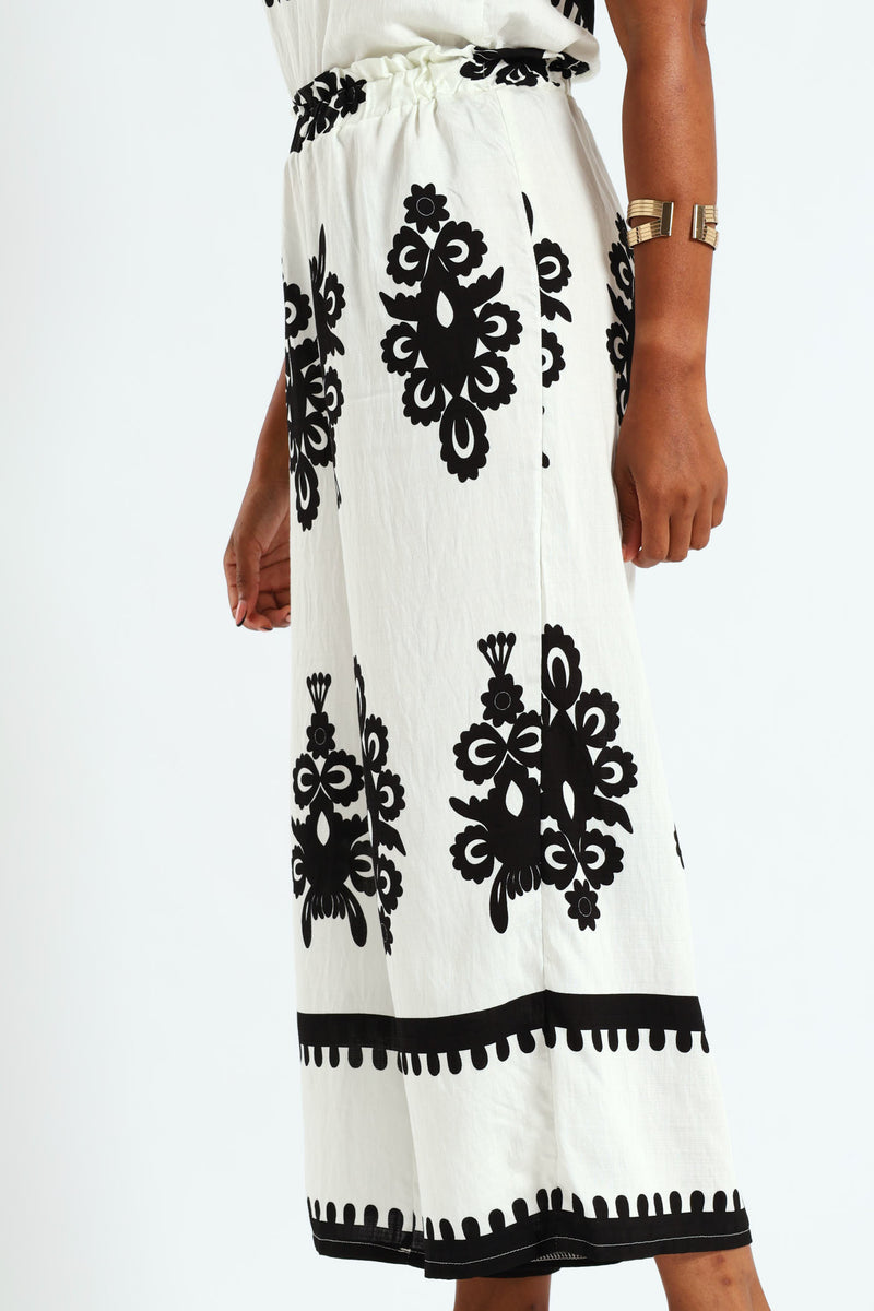 Pull On Capri Pants With Border - White/Black
