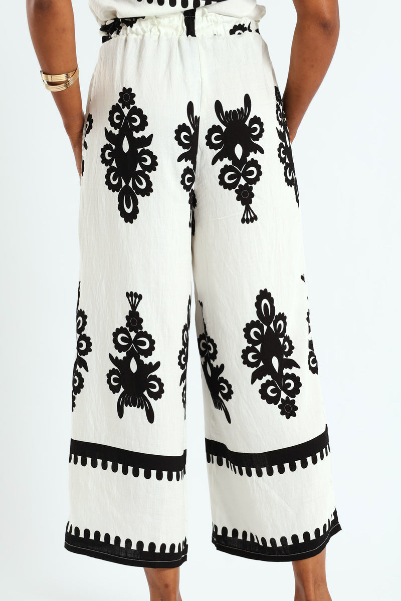 Pull On Capri Pants With Border - White/Black