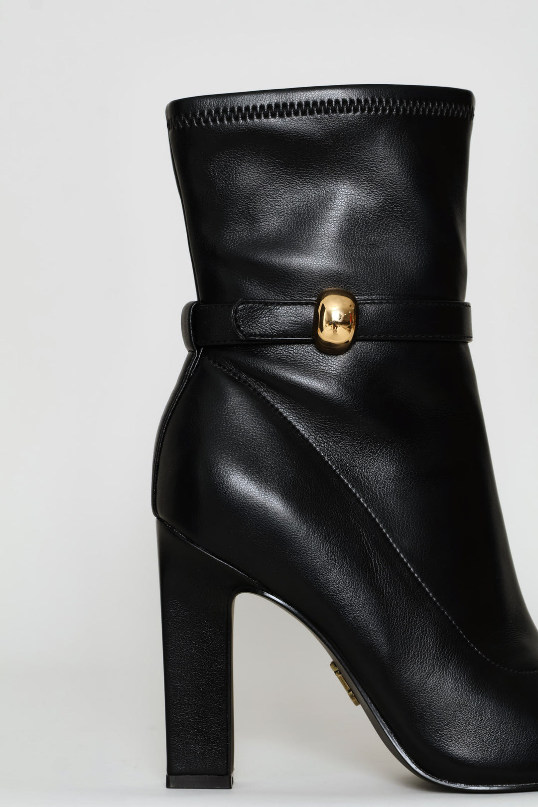 Gold Detail Pointy Boot - Black