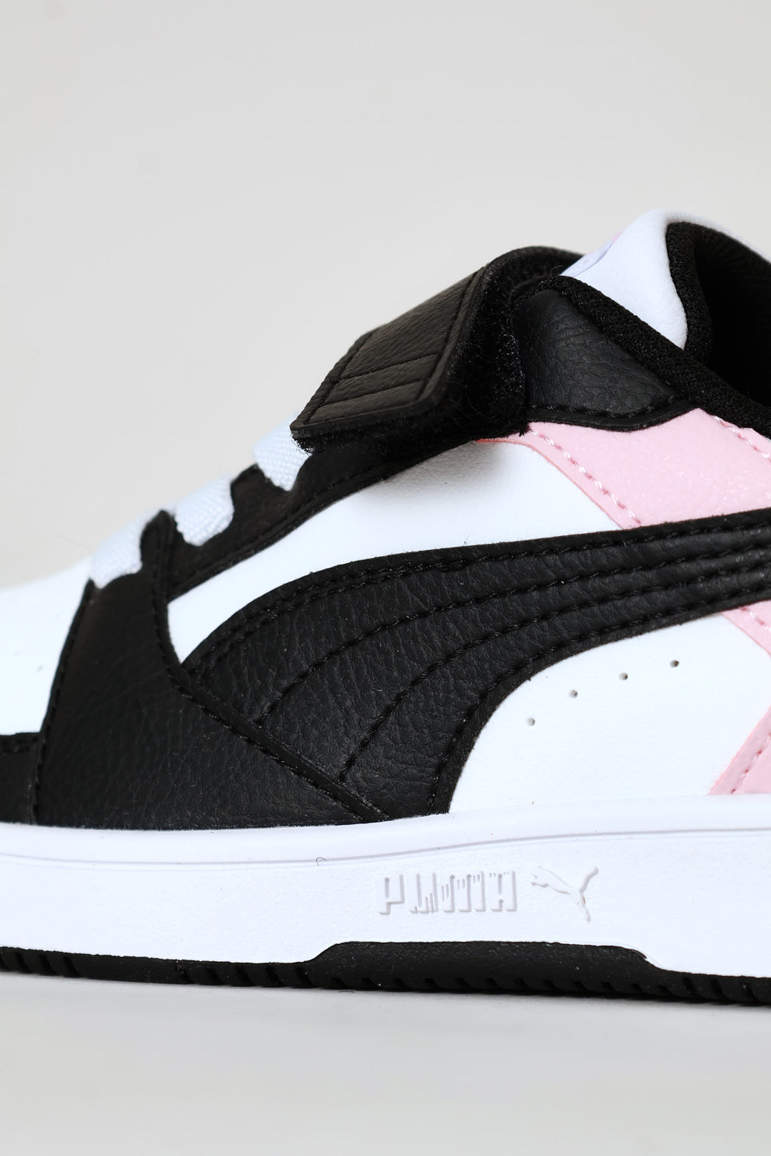 Girls Rebound V6 Lo Ac Plus Sneaker - Black/Pink
