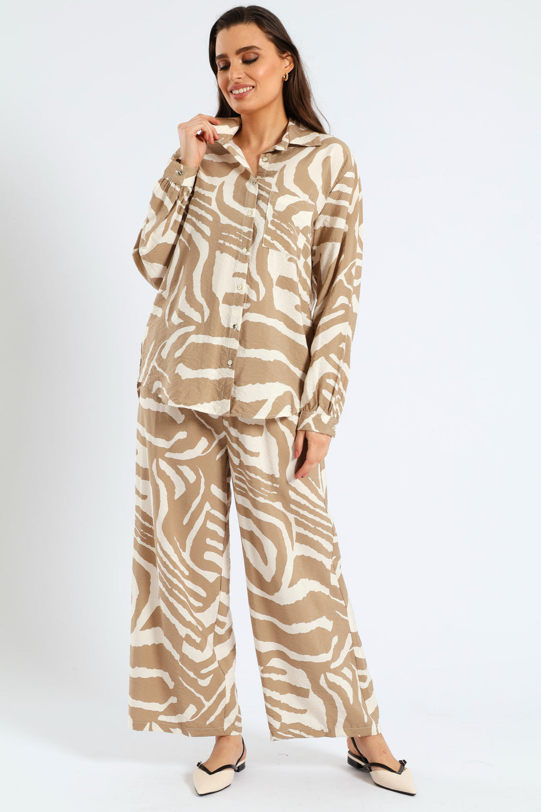 Relaxed Gauged Cuff Zebra Shirt - White/Beige
