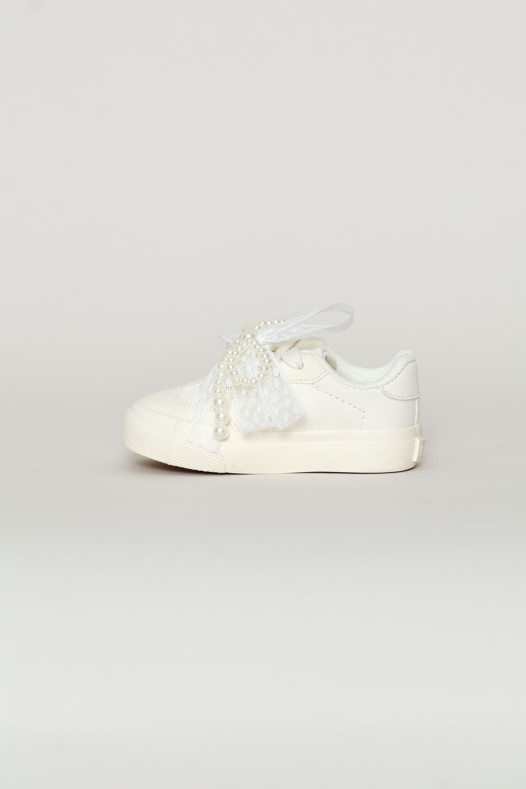 Keedo Girls Pearl & Lace Bow Sneaker - Cream