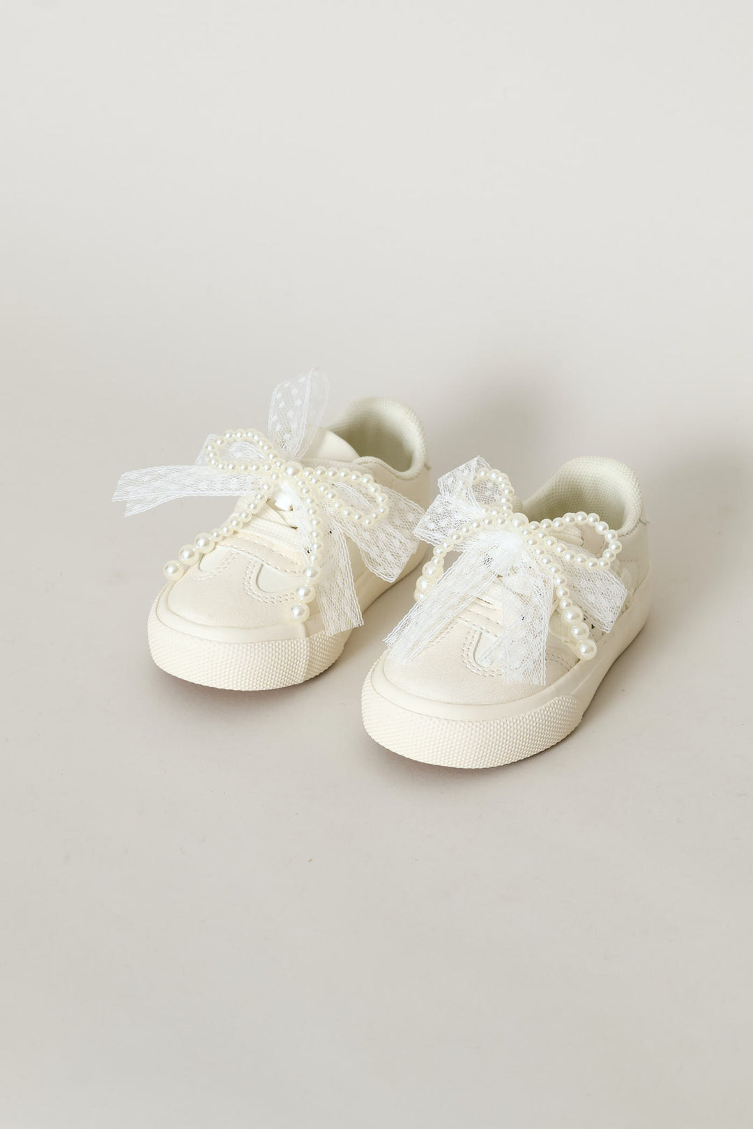 Keedo Girls Pearl & Lace Bow Sneaker - Cream