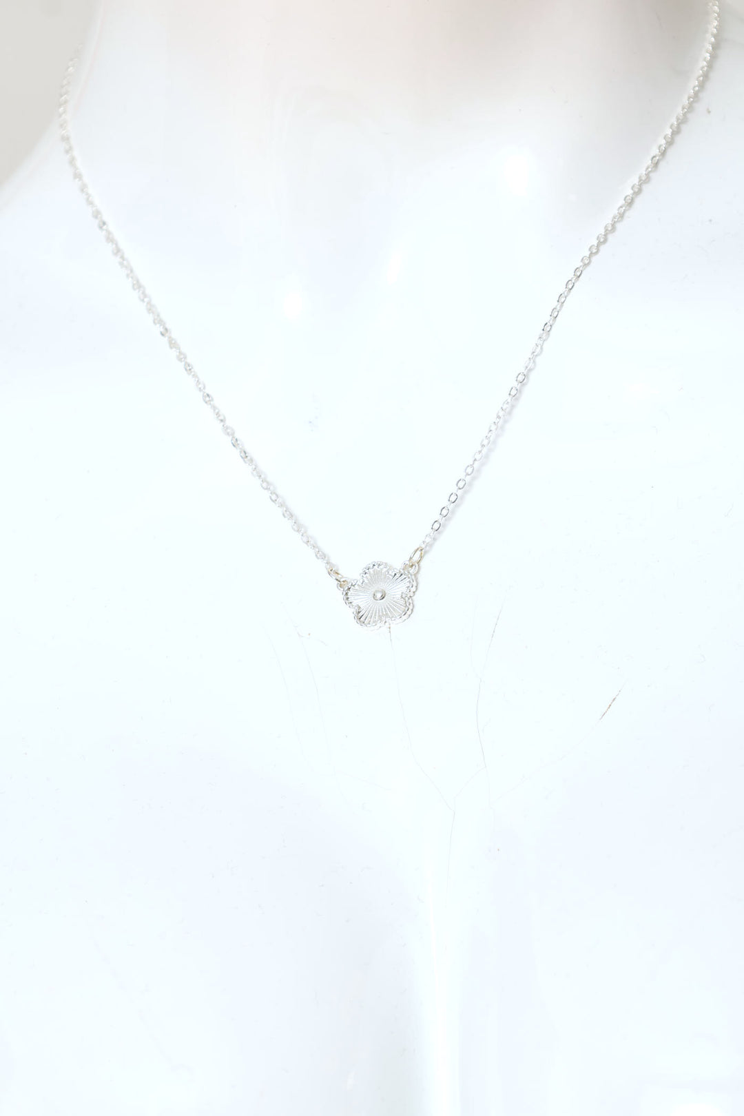 Clover Pendant Necklace - Silver
