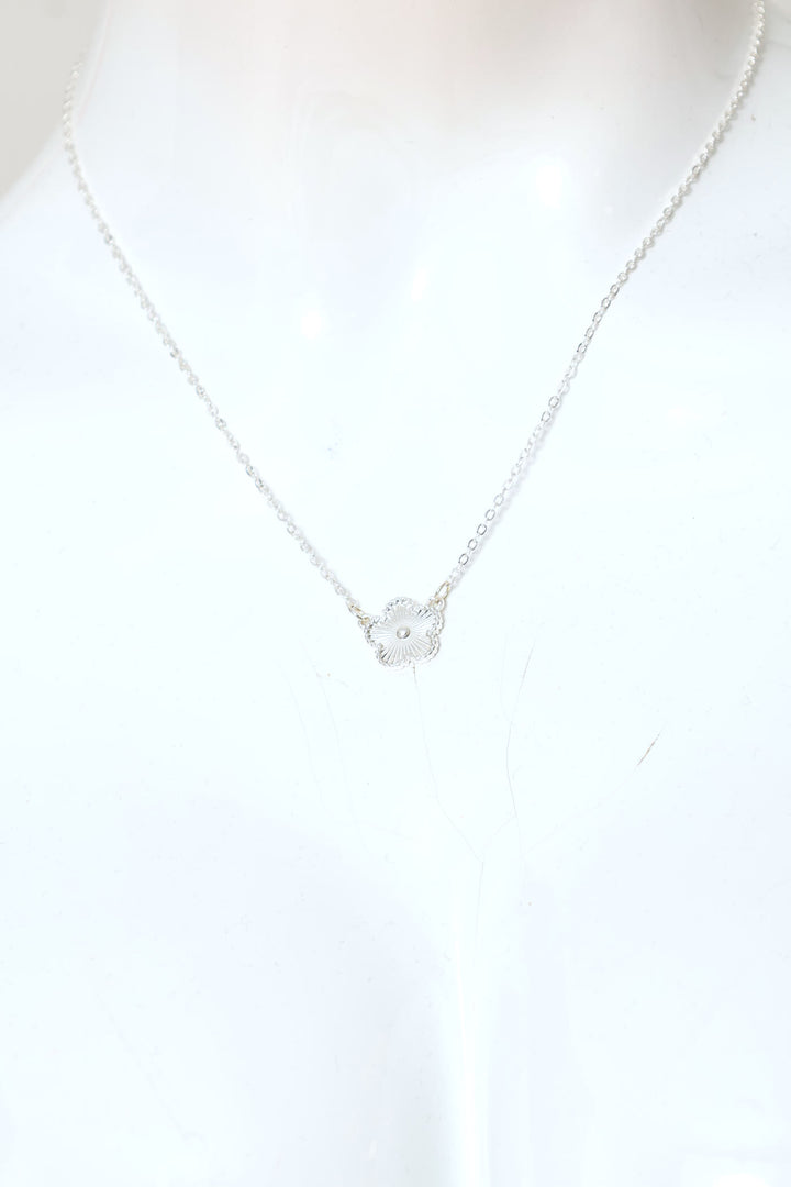 Clover Pendant Necklace - Silver