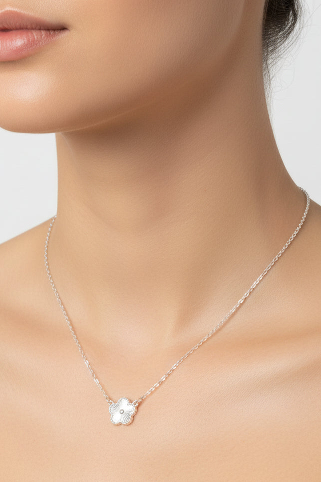 Clover Pendant Necklace - Silver