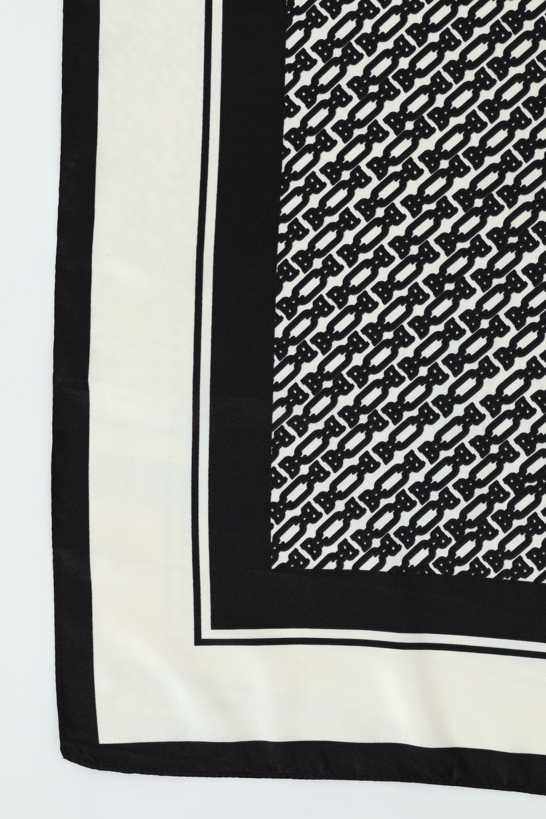 Border Chain Satin Feel Scarf - Black/White