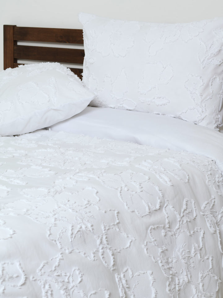 Clipped Medallion Floral Duvet Cover Set