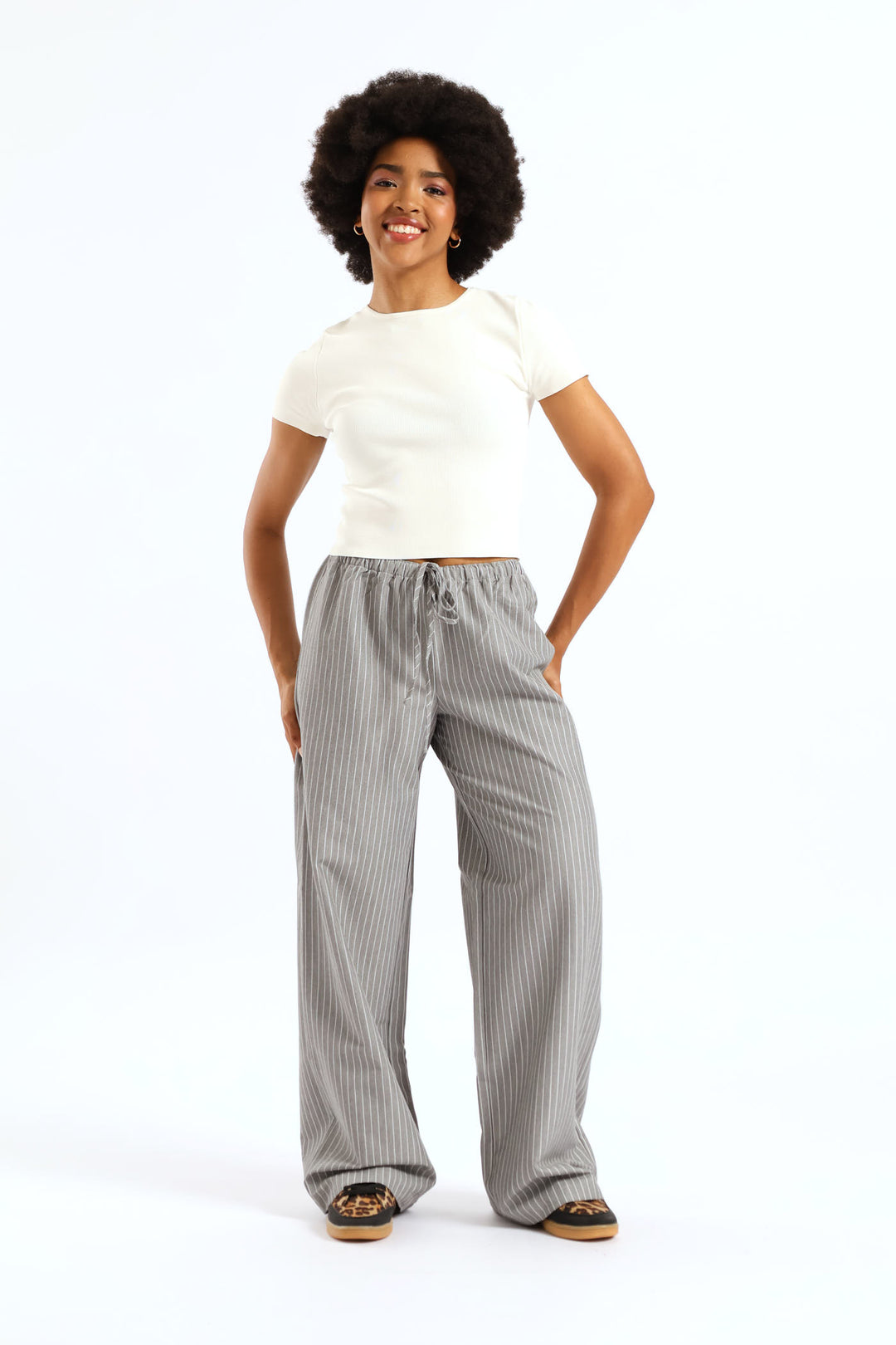 Short Sleeve Cropped Sweater Top - White