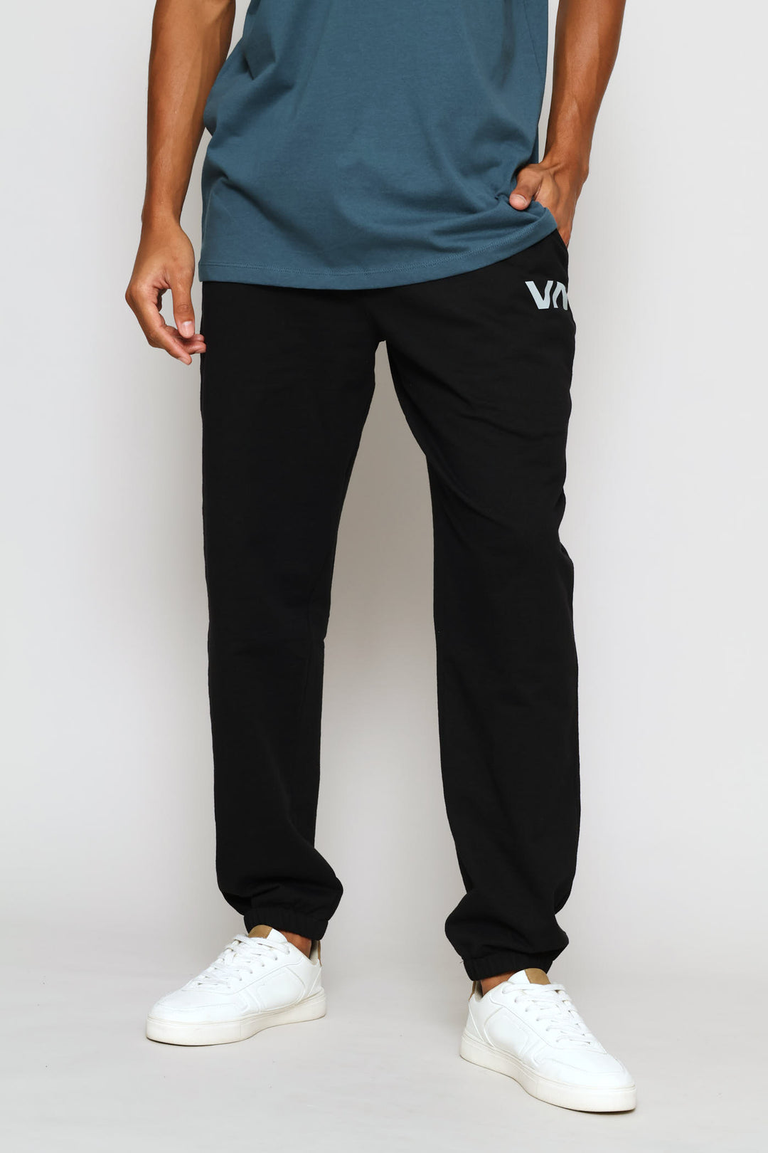 Sport V Trackpants - Black