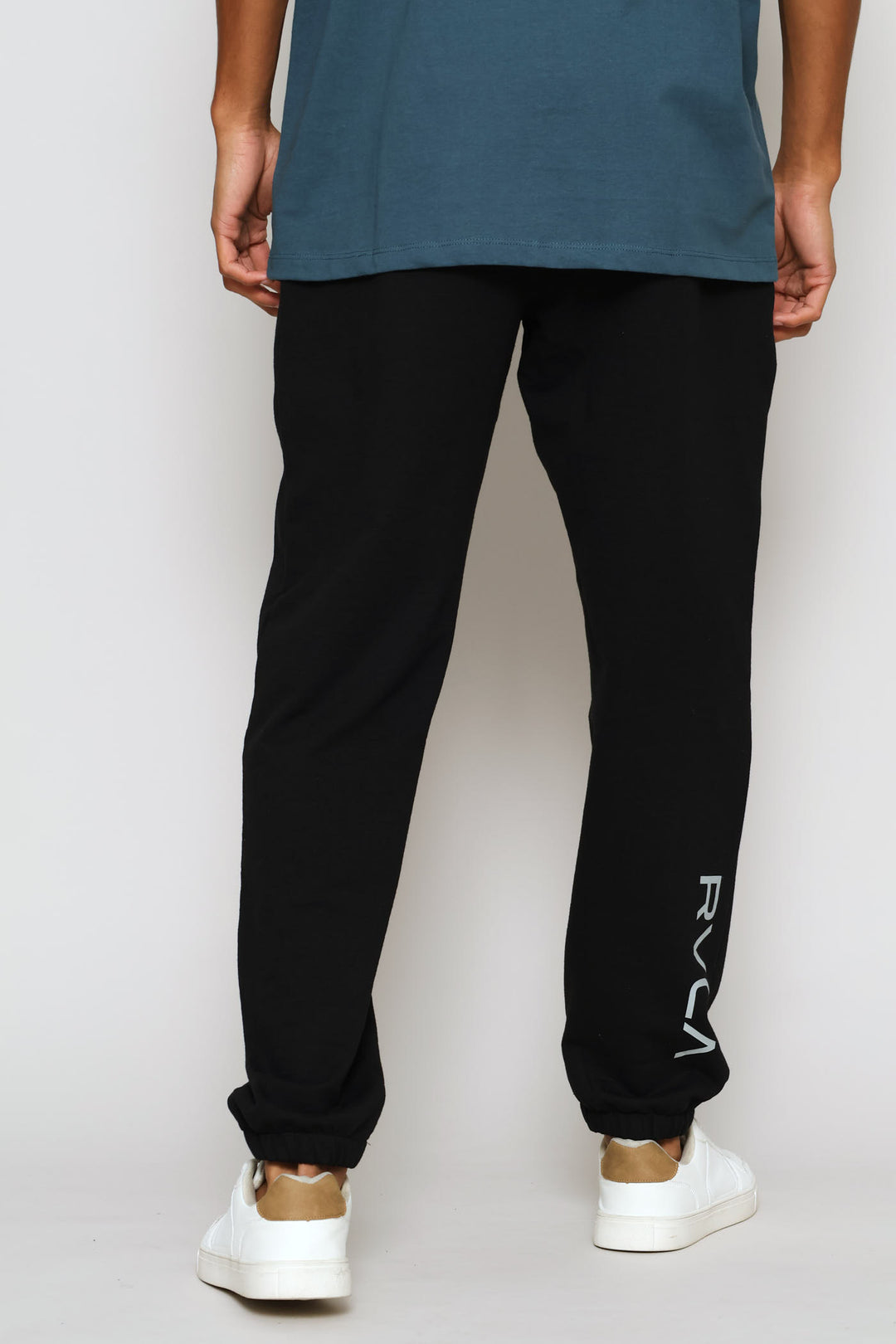 Sport V Trackpants - Black