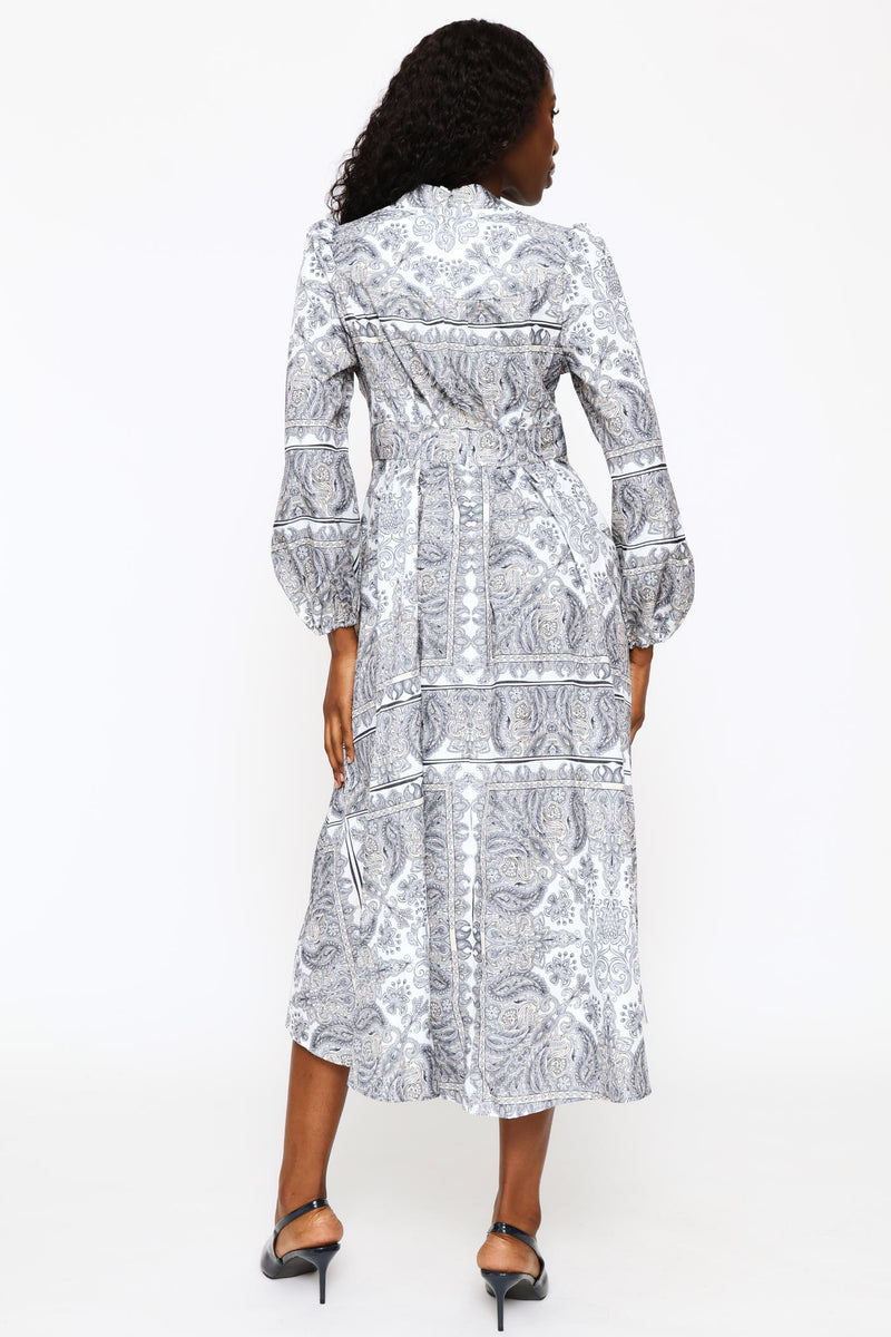 Long Sleeve V-Neck Waisted Border Print Maxi Dress - Grey