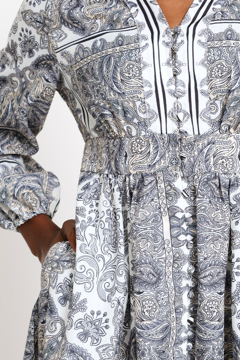 Long Sleeve V-Neck Waisted Border Print Maxi Dress - Grey