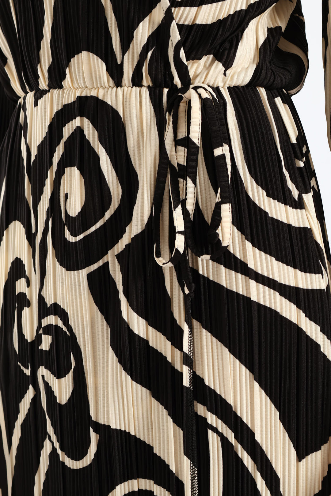 Collared Swirl Plisse Midi Dress - Black/Cream