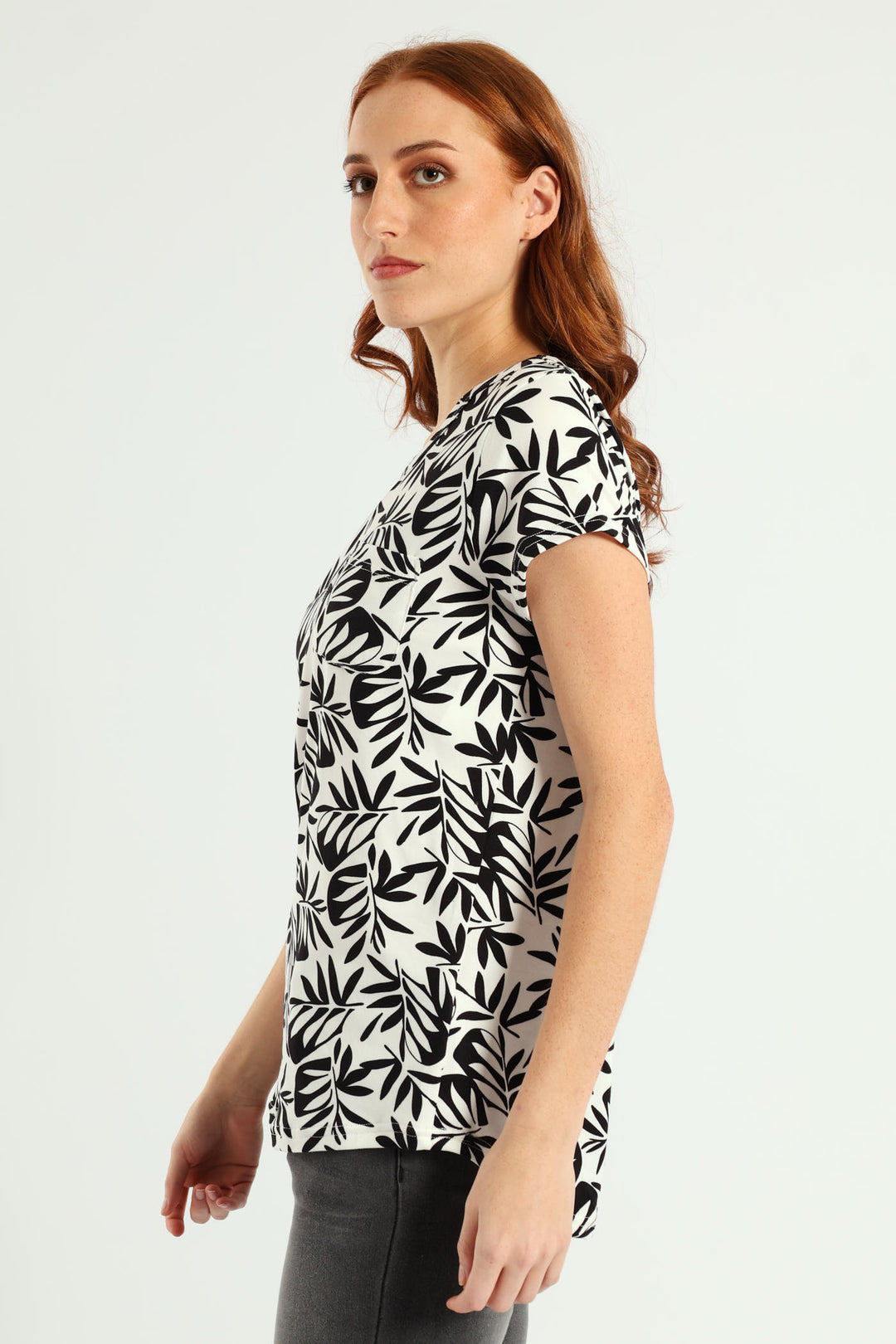Two Tone Abstract Leaves Printed Pocket Tee - Black/White
