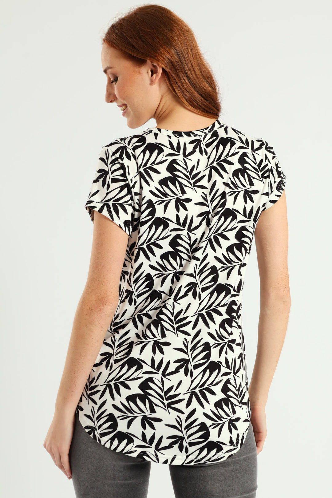 Two Tone Abstract Leaves Printed Pocket Tee - Black/White