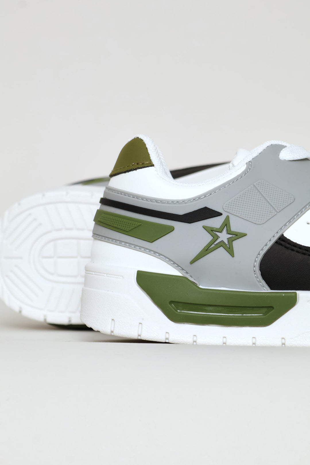 Pre-Boys Addison Sneaker - White