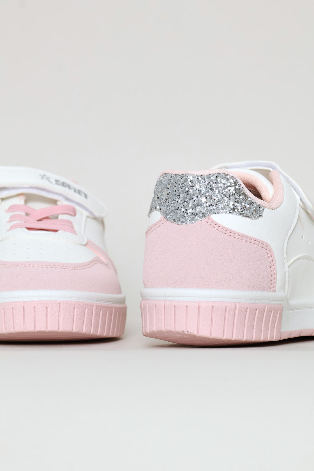 Girls Aero Sneaker - White/Pink