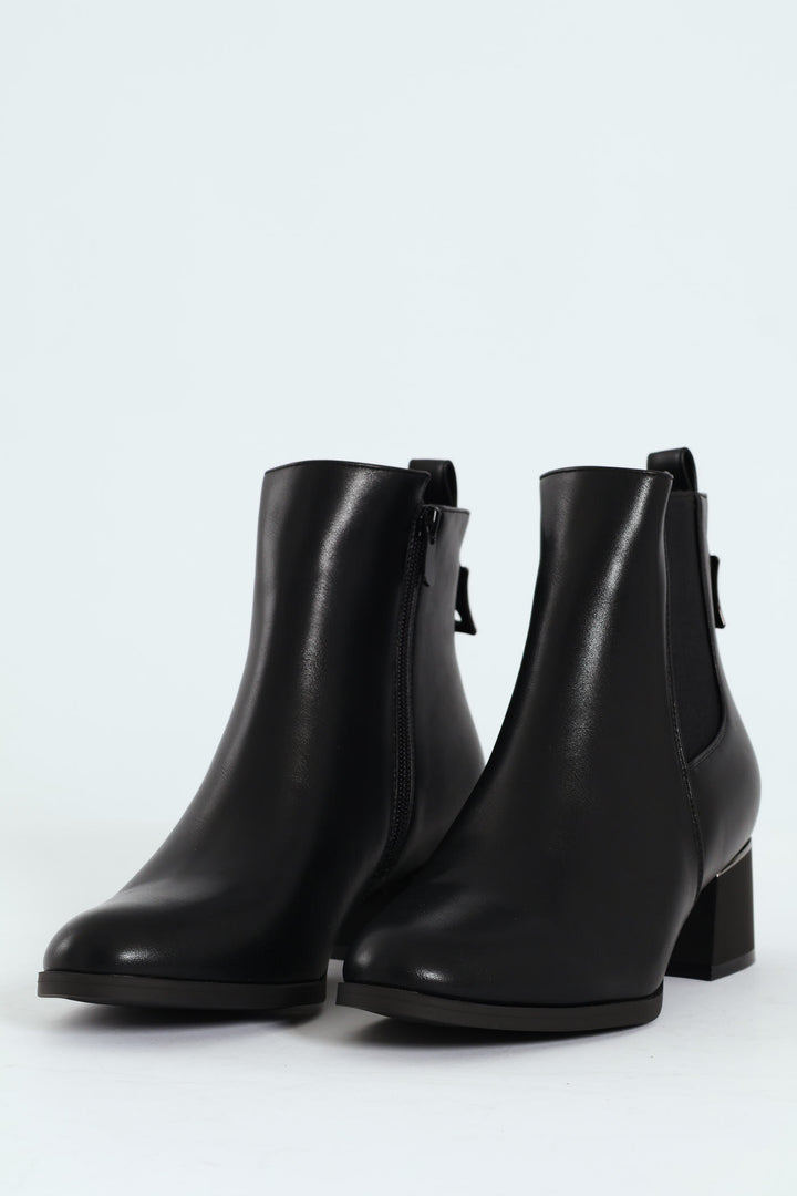 Flat Chelsea Boot With Metal Heel Insert - Black