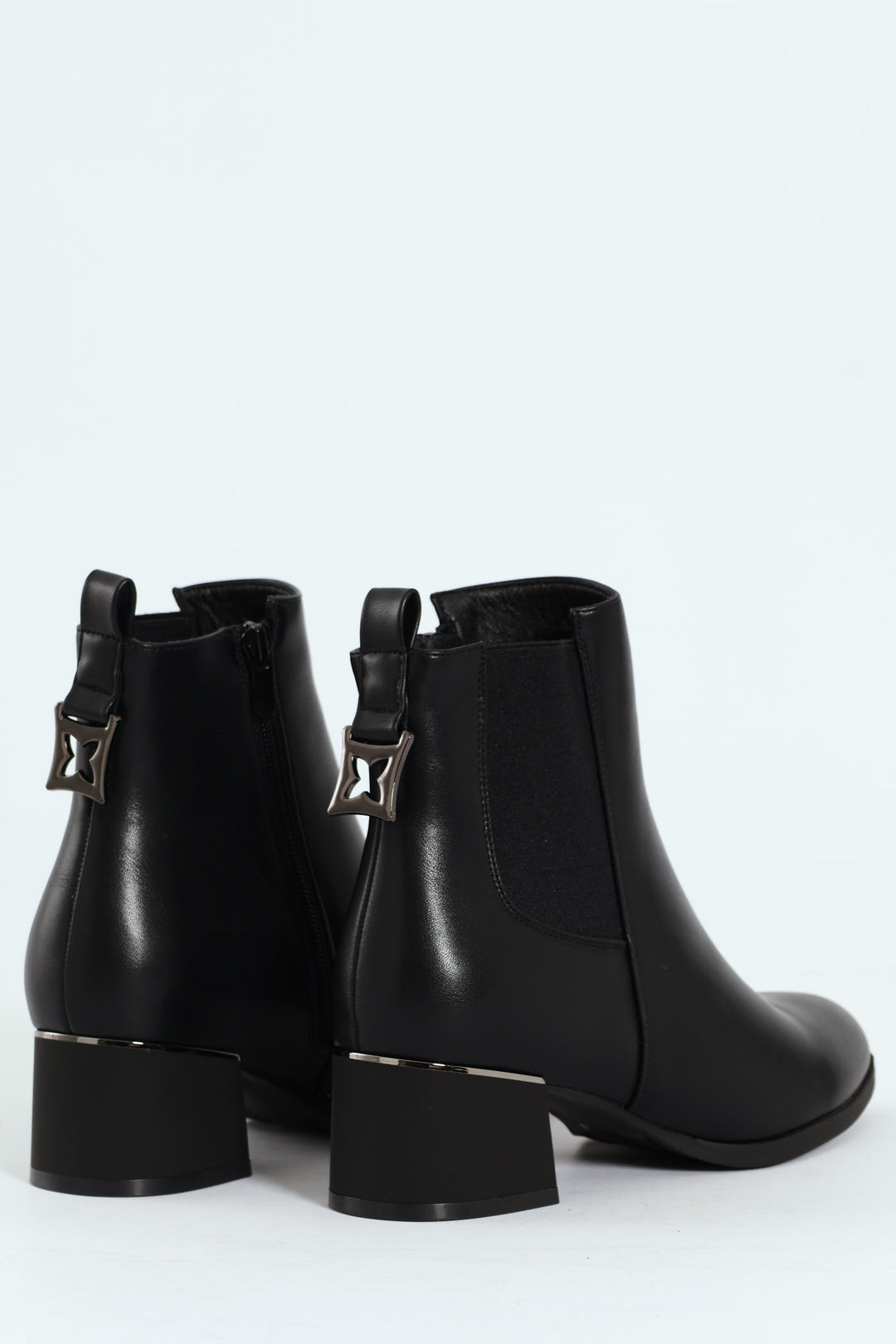 Flat Chelsea Boot With Metal Heel Insert - Black