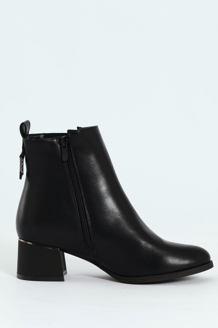 Flat Chelsea Boot With Metal Heel Insert - Black