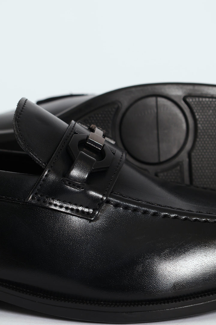 Slip On Loafer With Trim Detail - Black