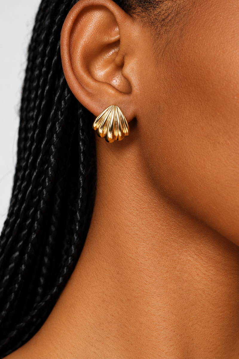 Shell Huggie Earring - Gold