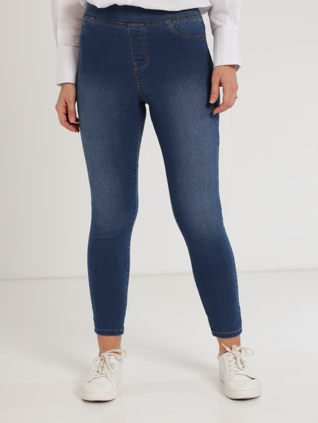 Ladies Medium Wash Jegging Denim Jean