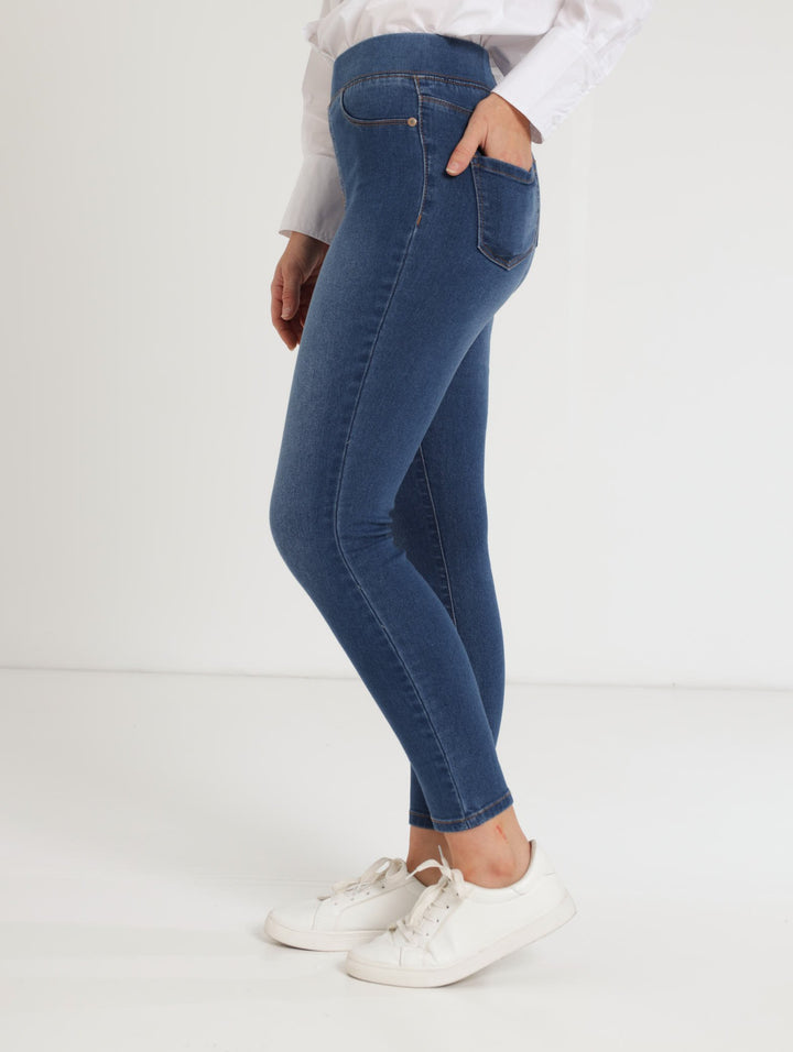 Ladies Medium Wash Jegging Denim Jean